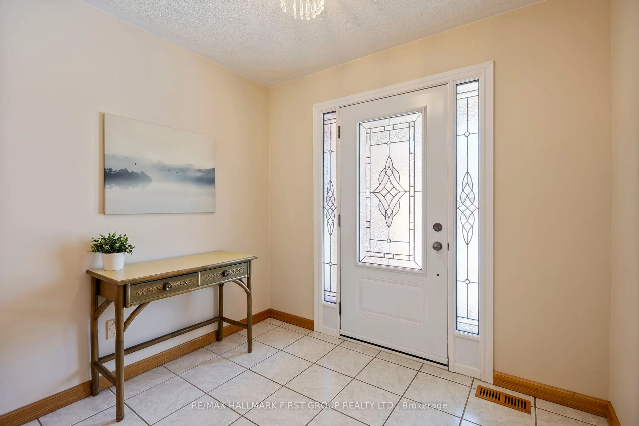 102 Applewood Crescent