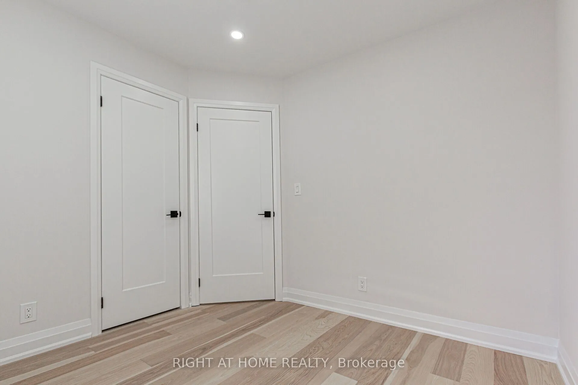 961 Victoria Park Avenue