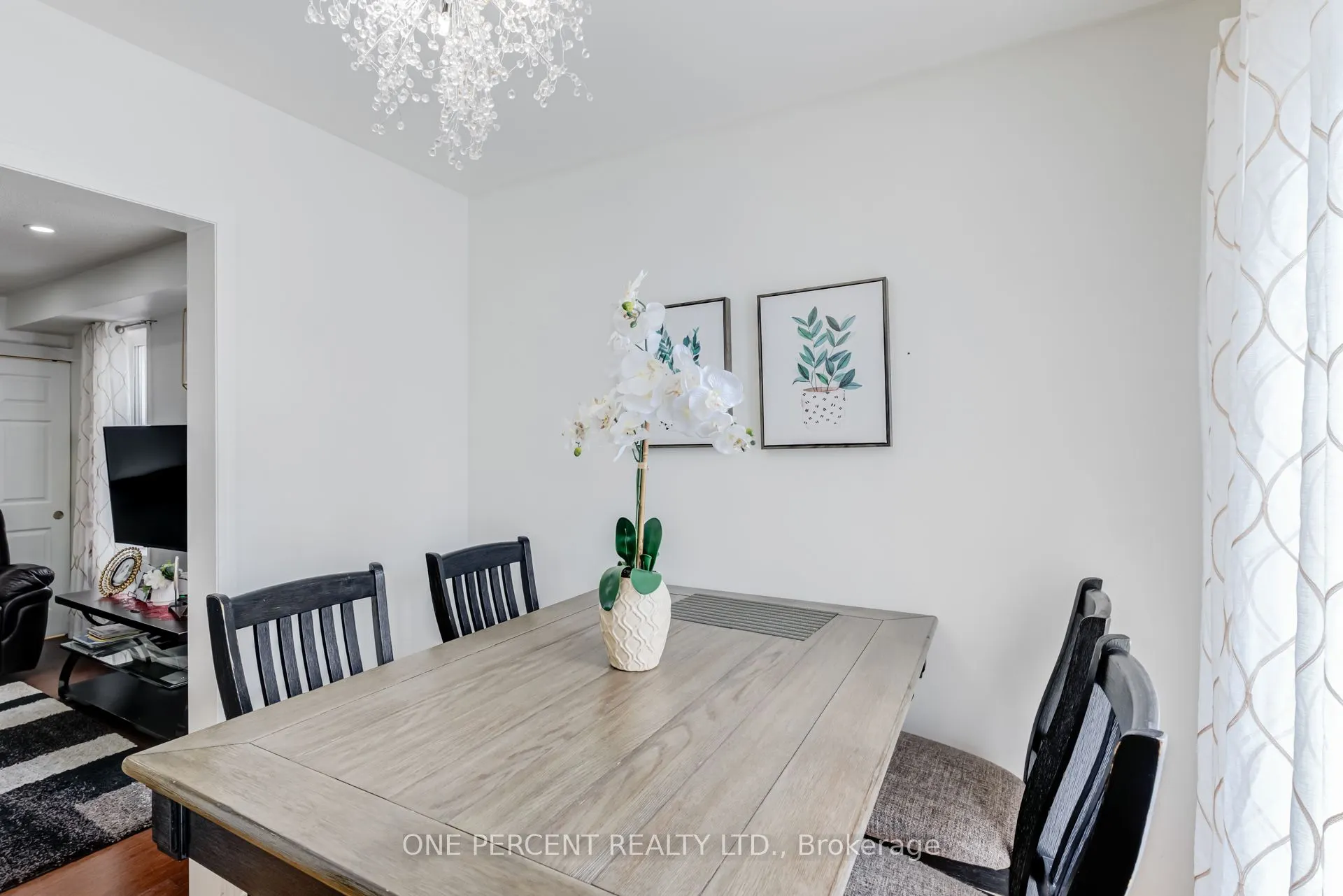 1624 Canadore Crescent