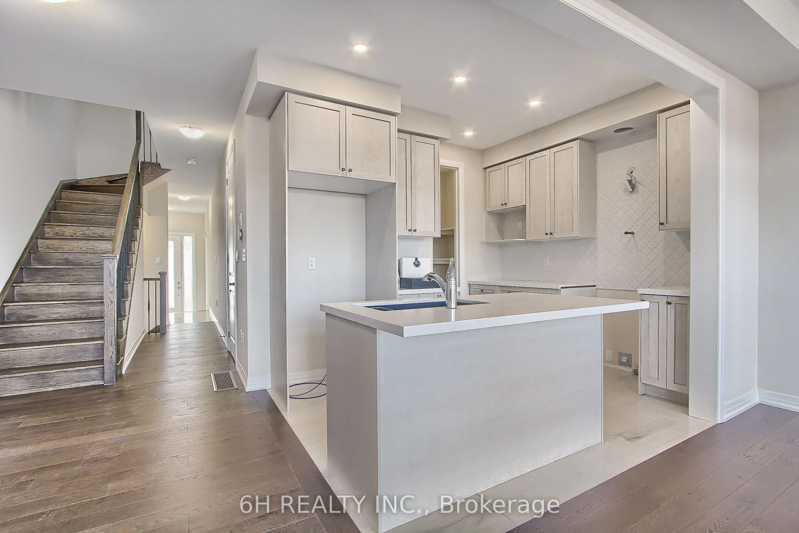 2616 Hibiscus Drive