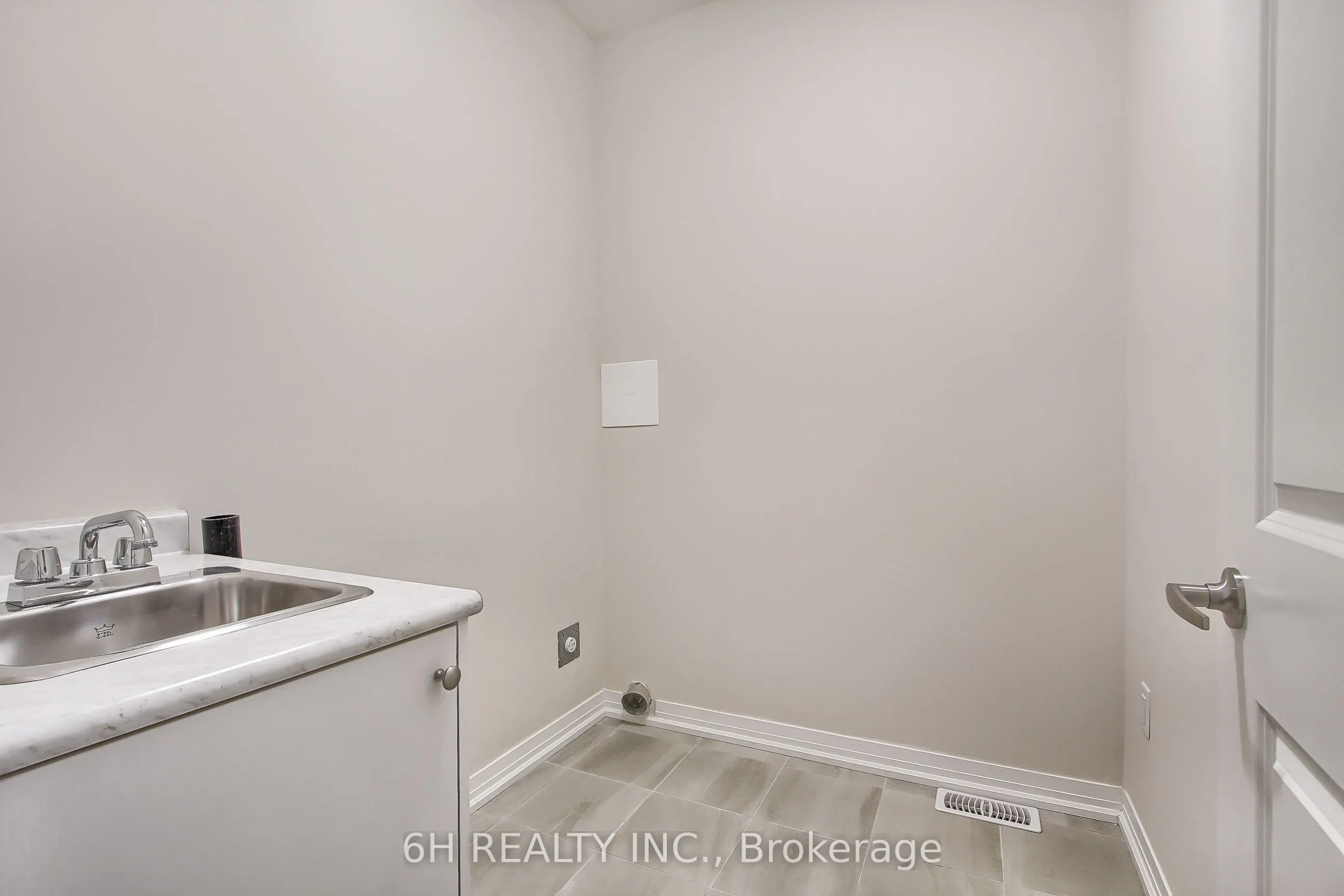 2616 Hibiscus Drive