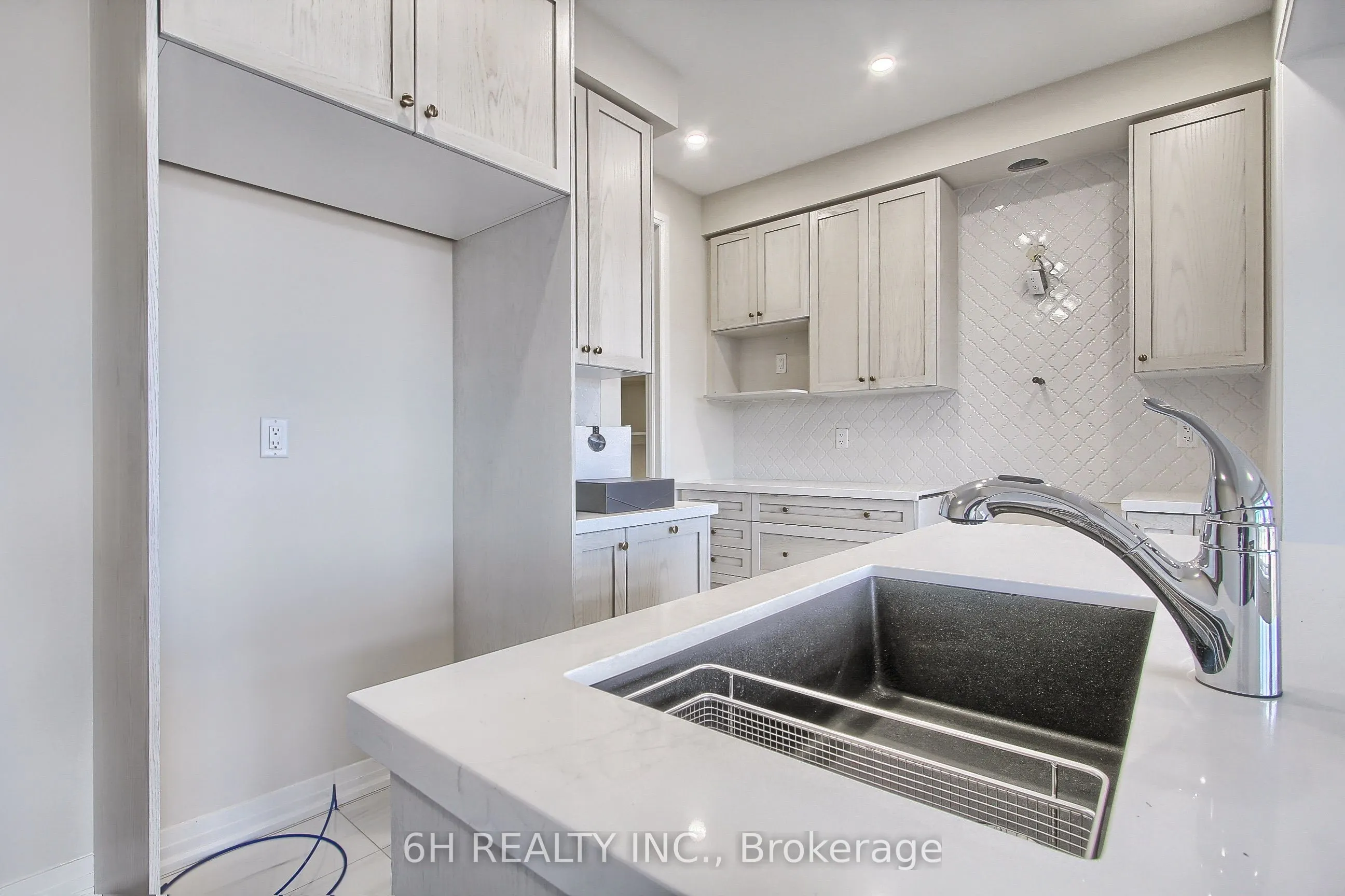 2616 Hibiscus Drive