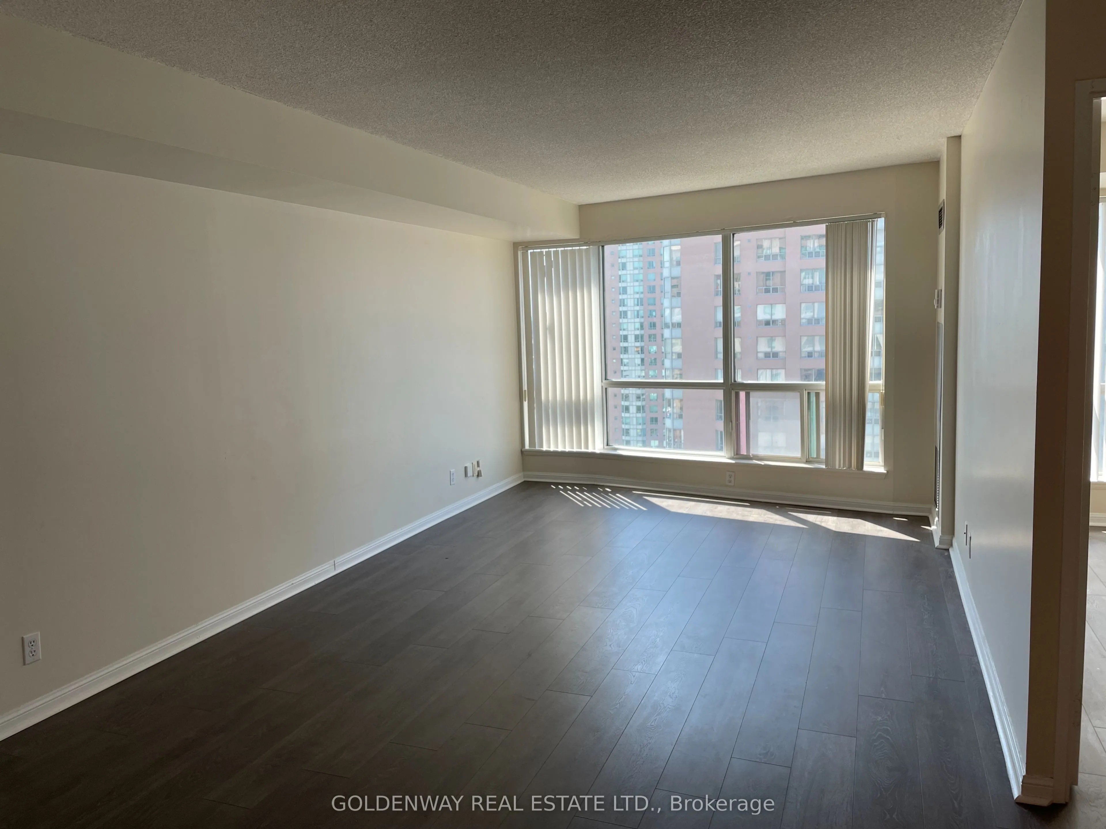 18 Lee Centre Drive, #2011