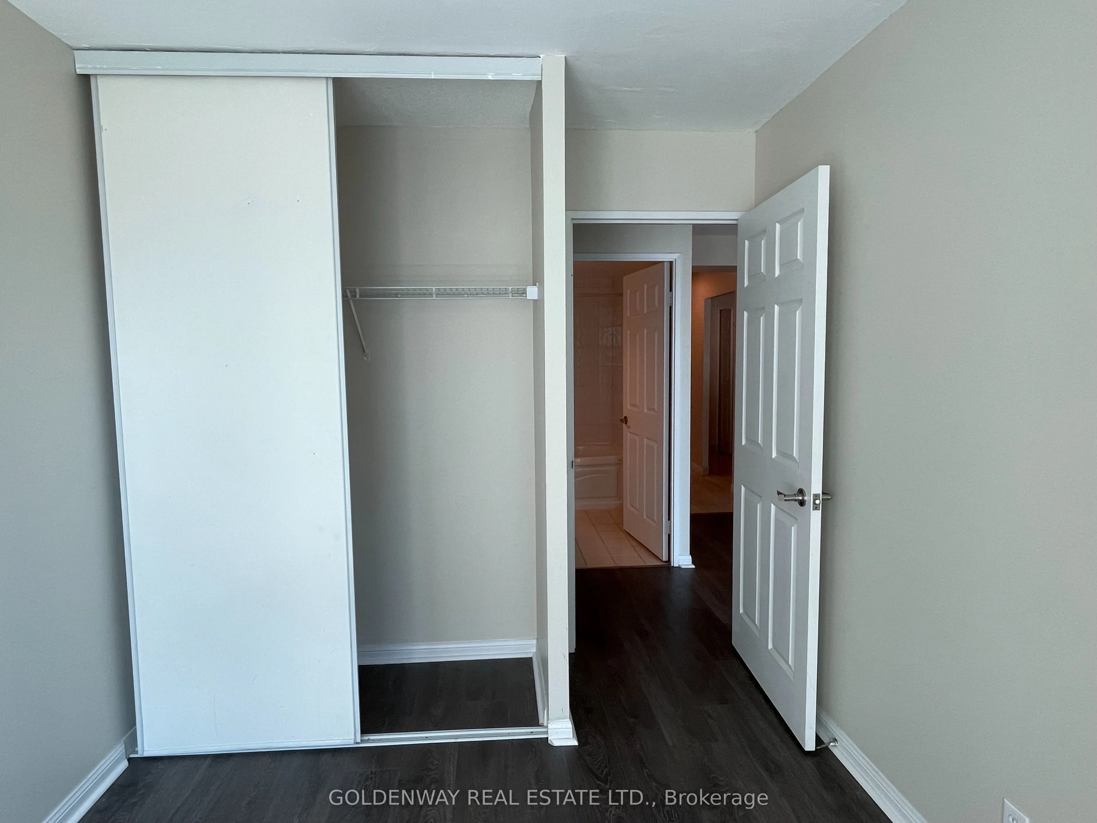 18 Lee Centre Drive, #2011