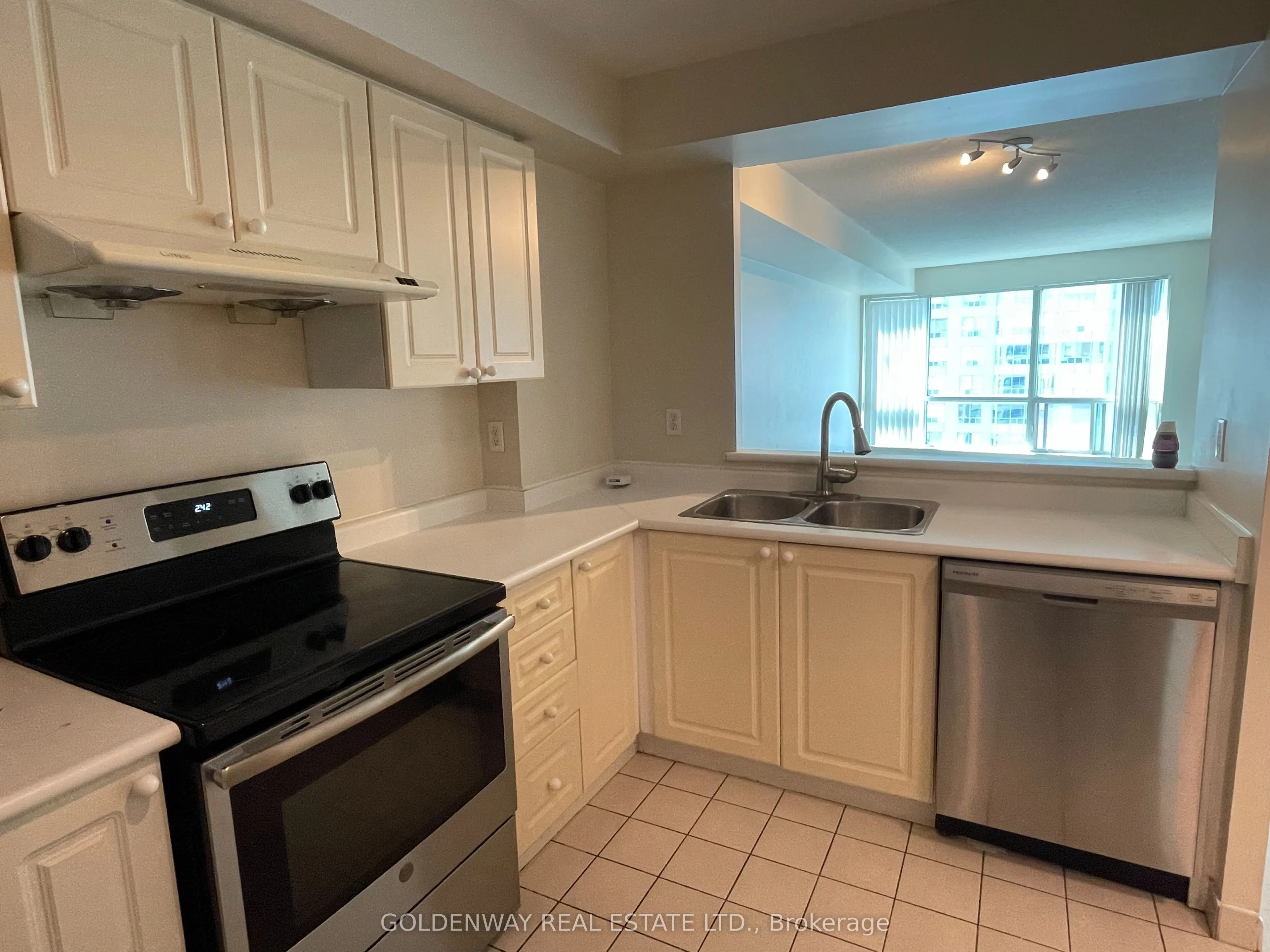 18 Lee Centre Drive, #2011