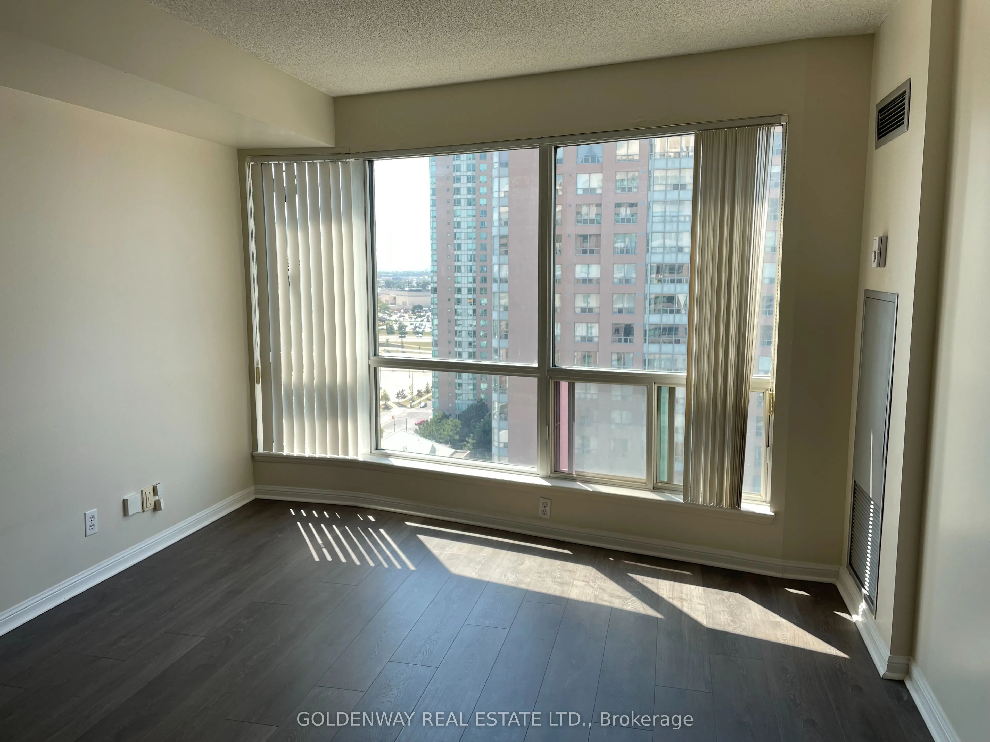 18 Lee Centre Drive, #2011
