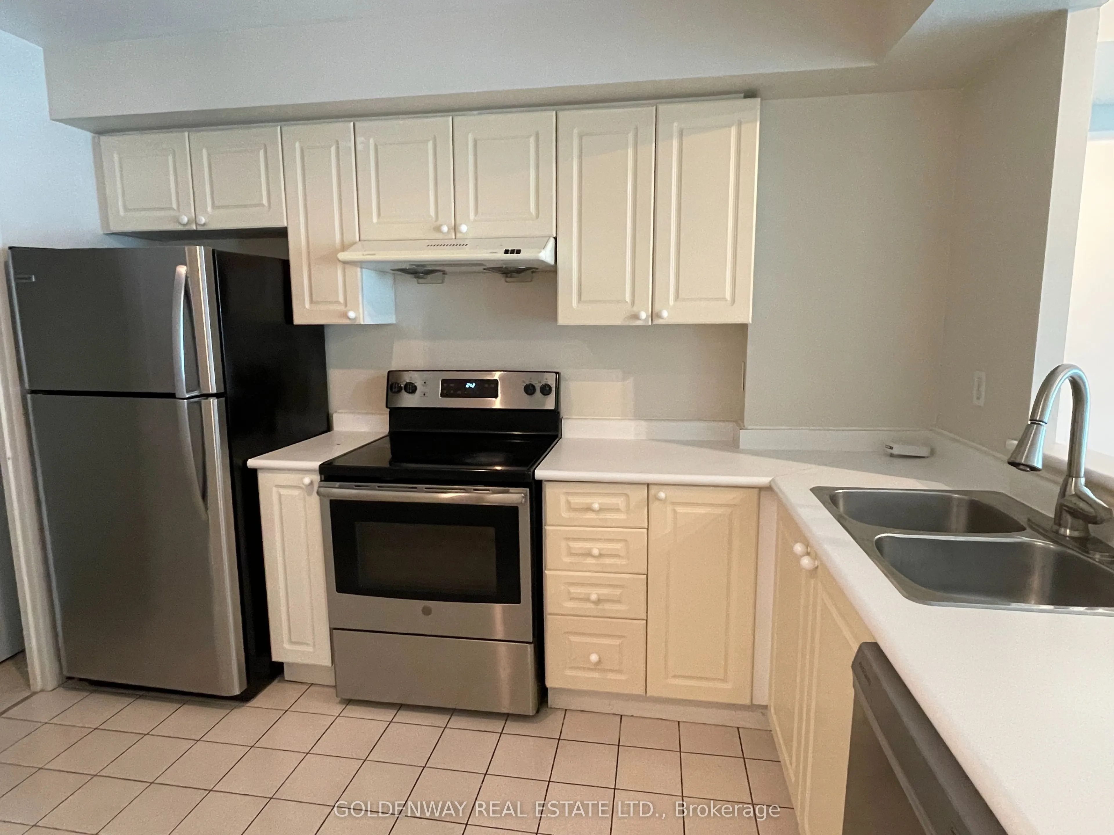 18 Lee Centre Drive, #2011