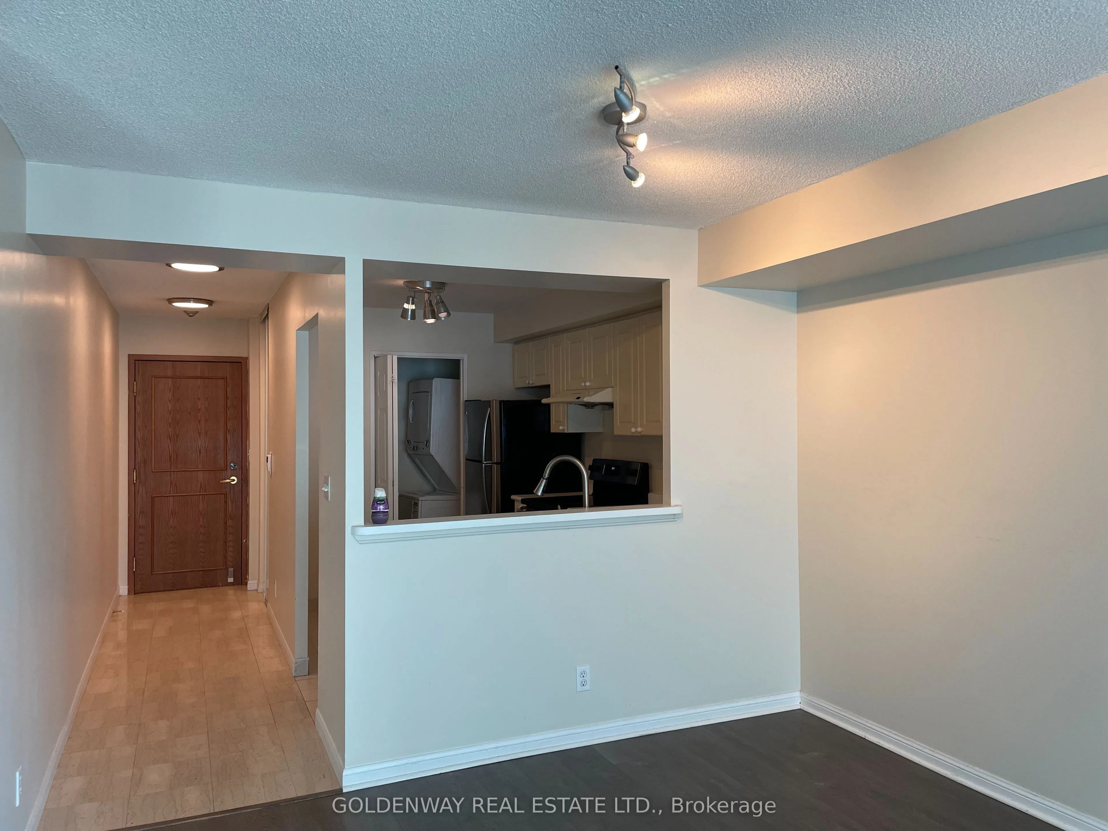 18 Lee Centre Drive, #2011