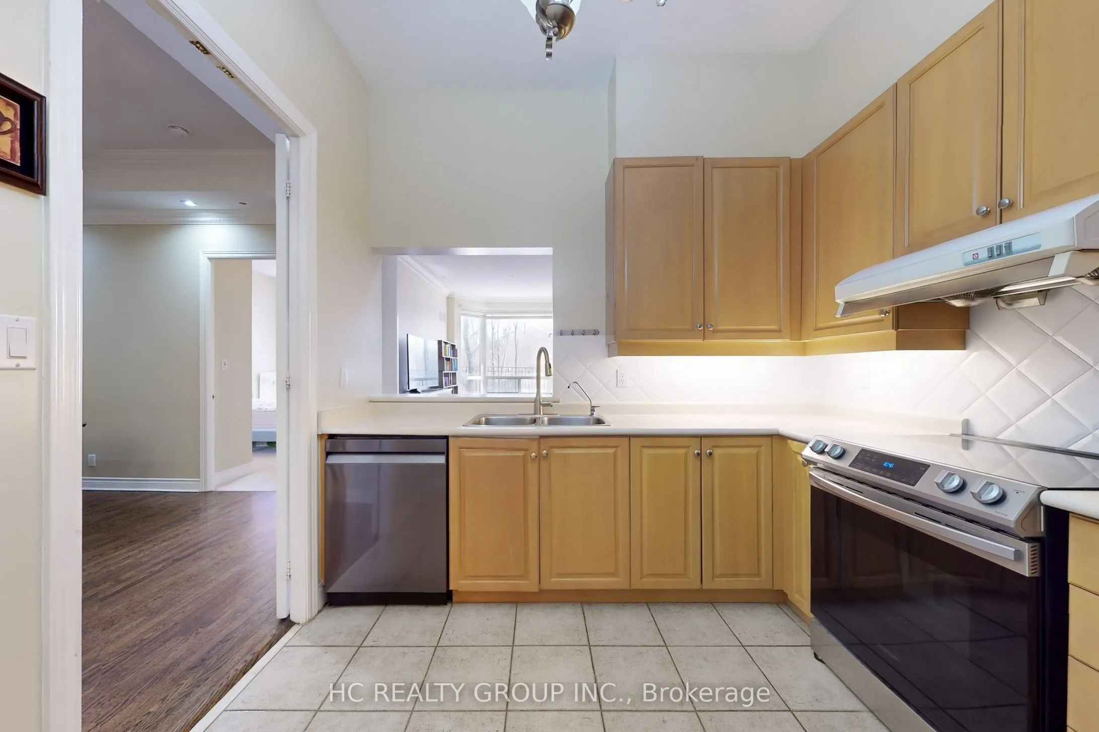 228 Bonis Avenue, #113