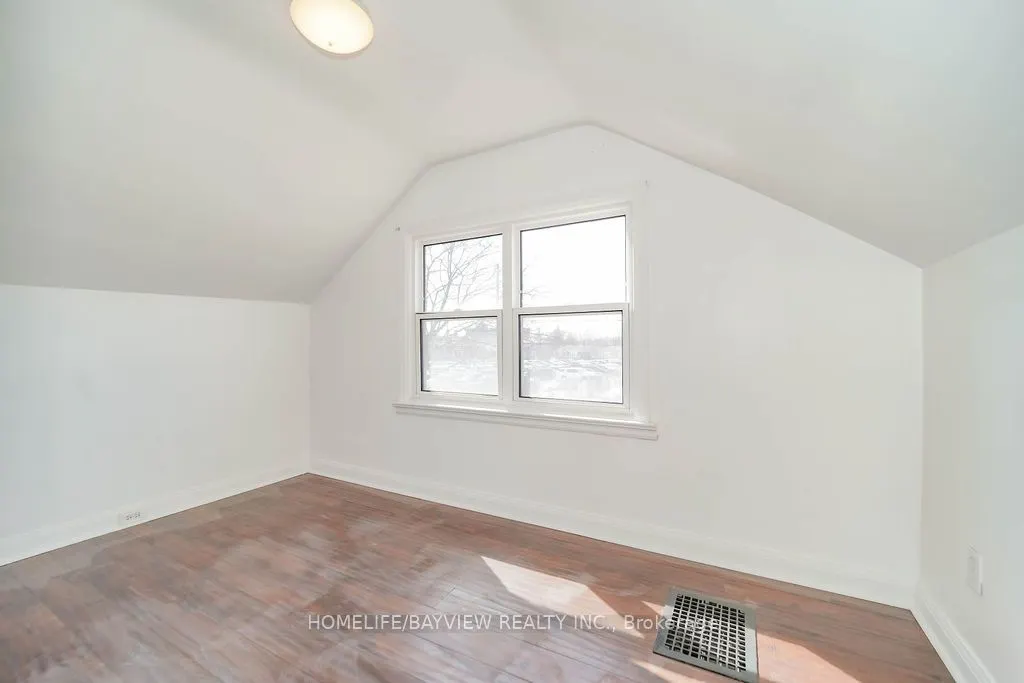 187 Park Road S