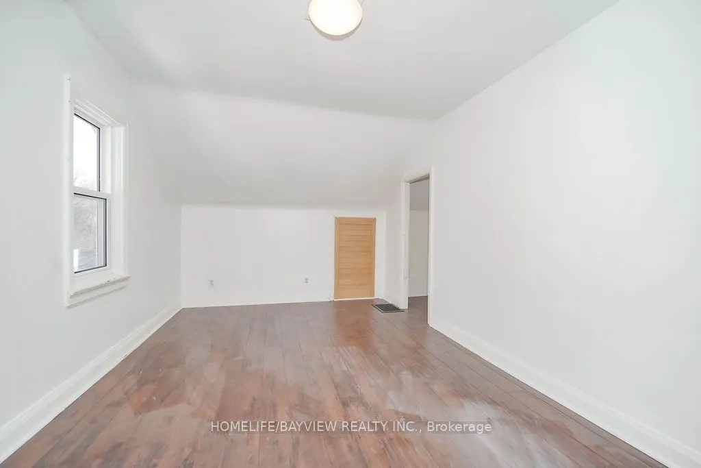 187 Park Road S