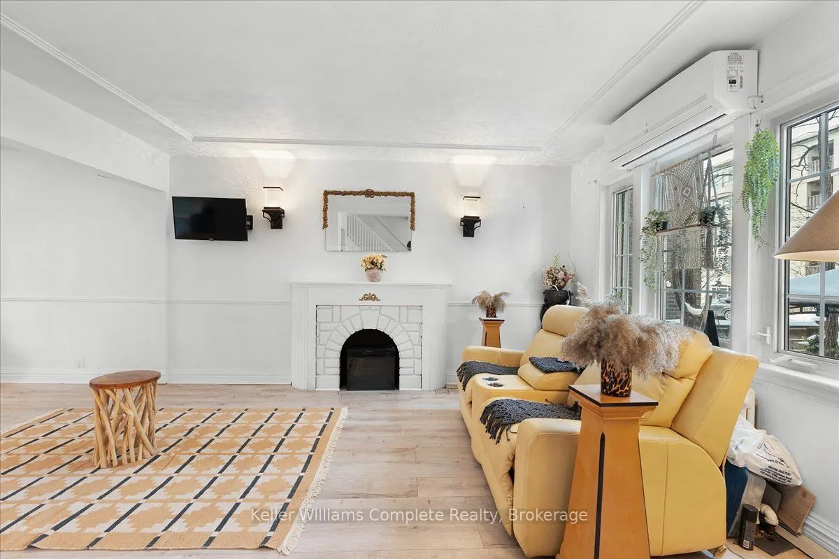 719 Kingston Road