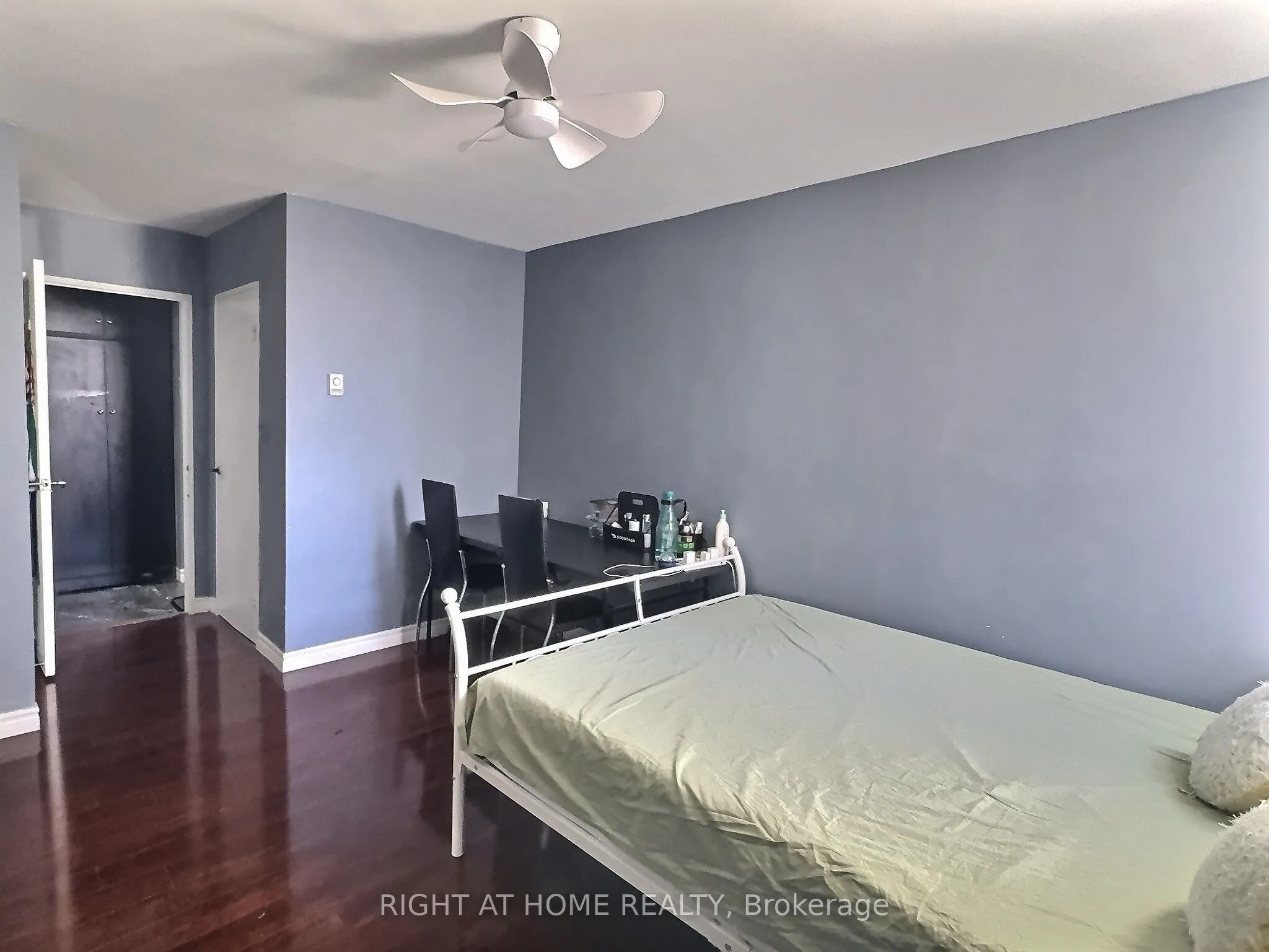 1 Massey Square #1202