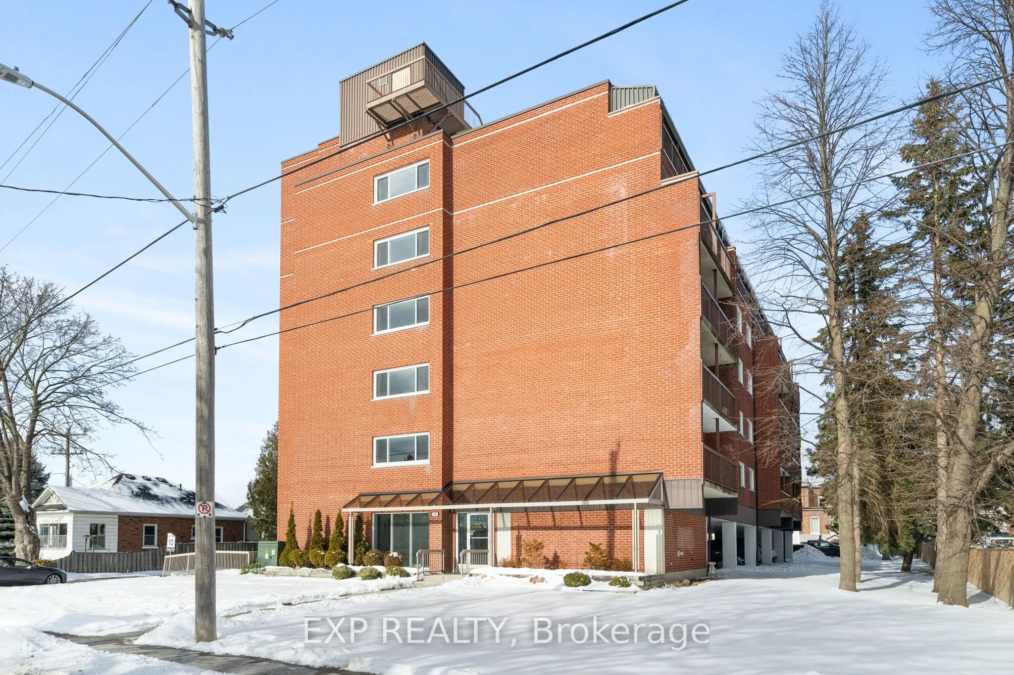144 Queen Street, #302