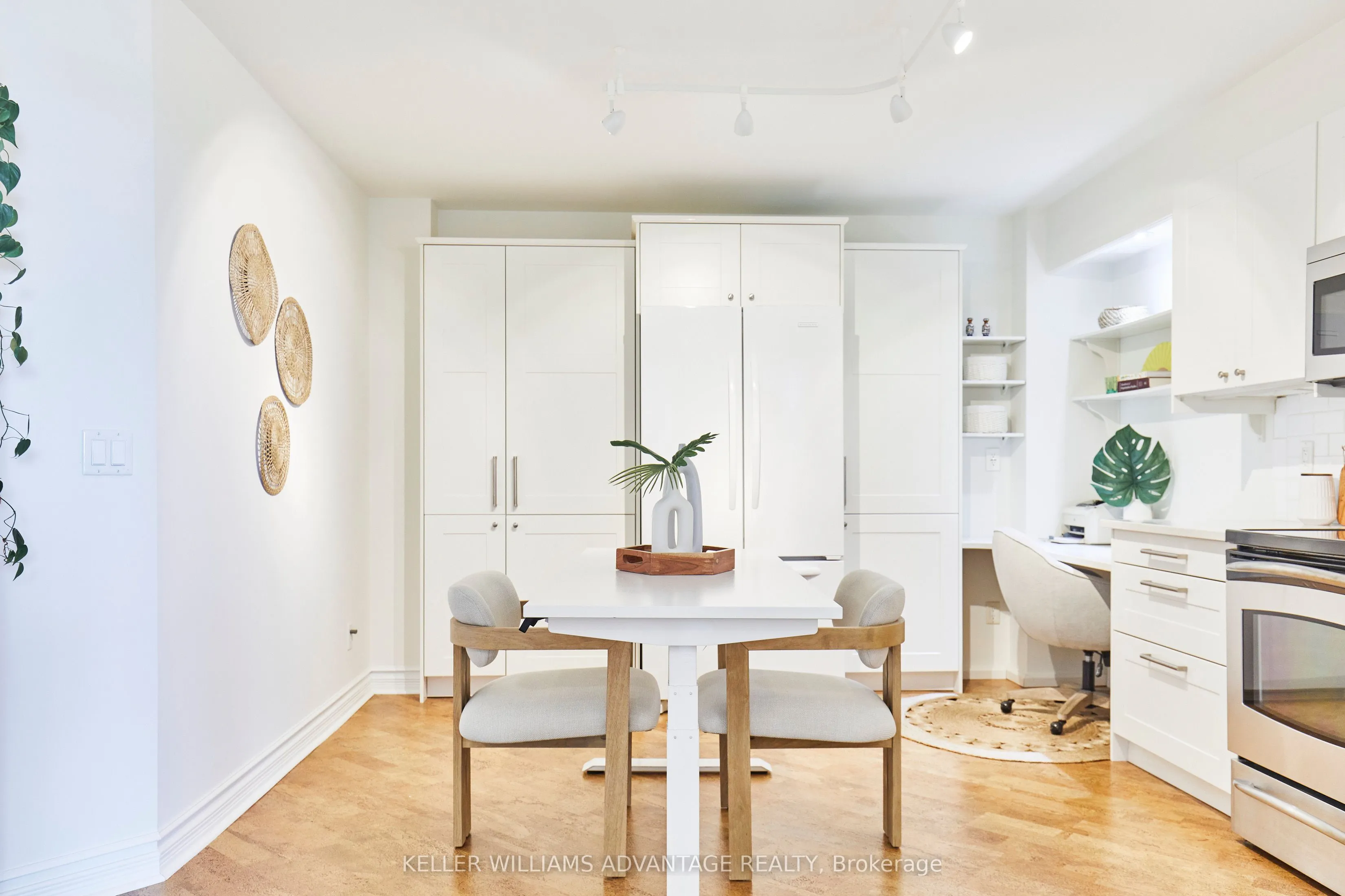 340 Watson Street W #715