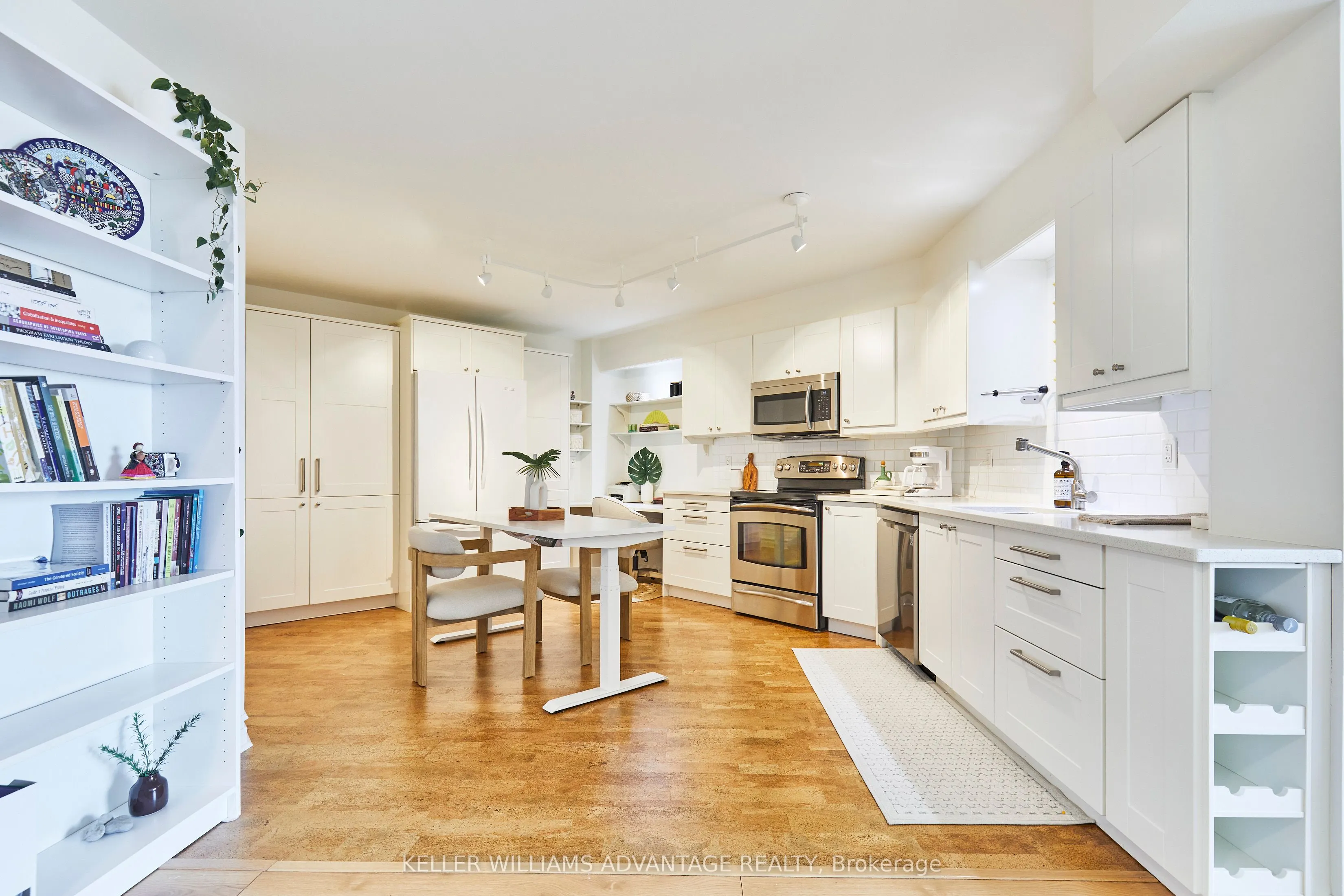 340 Watson Street W #715