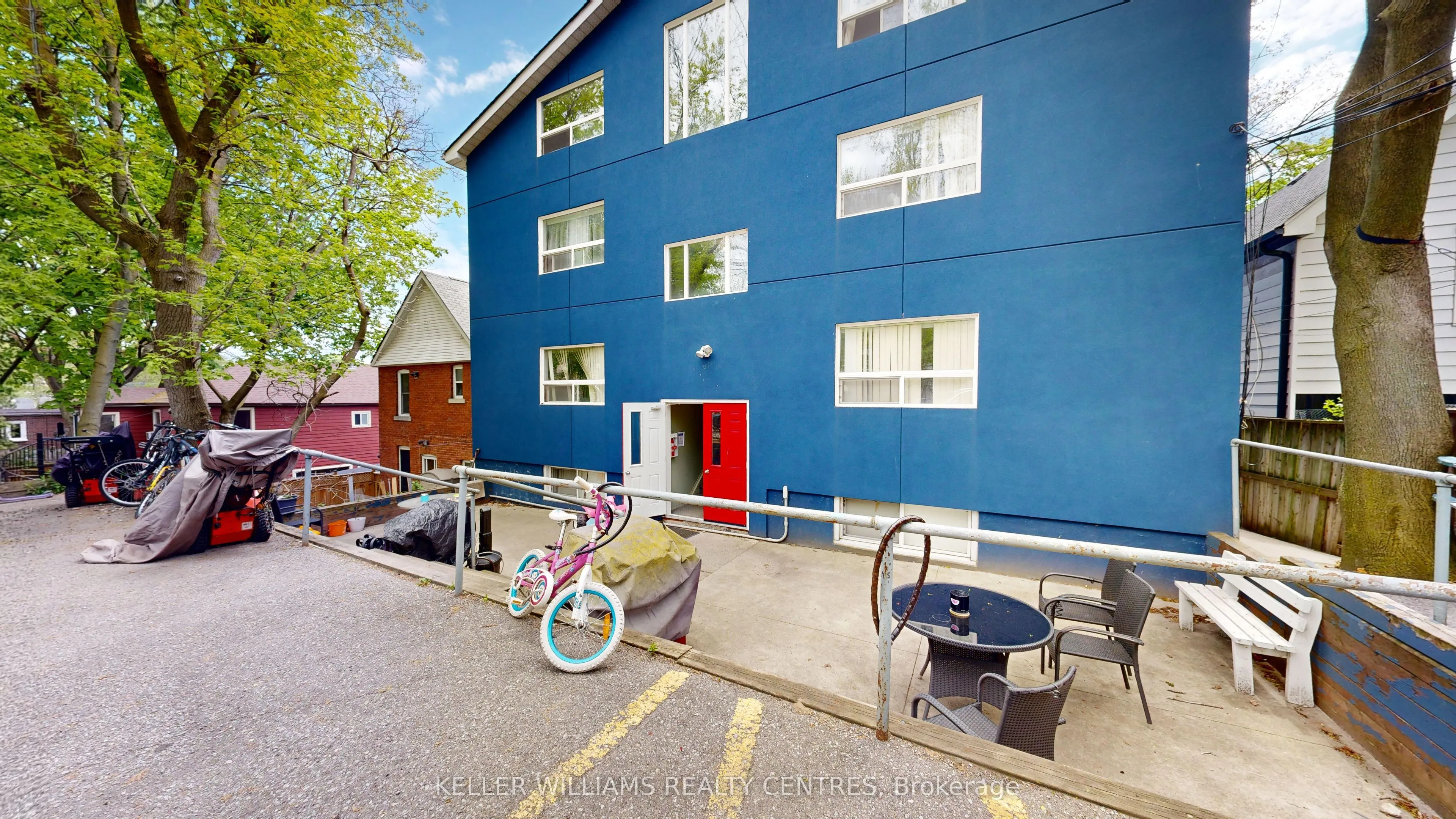 10 Ivy Avenue