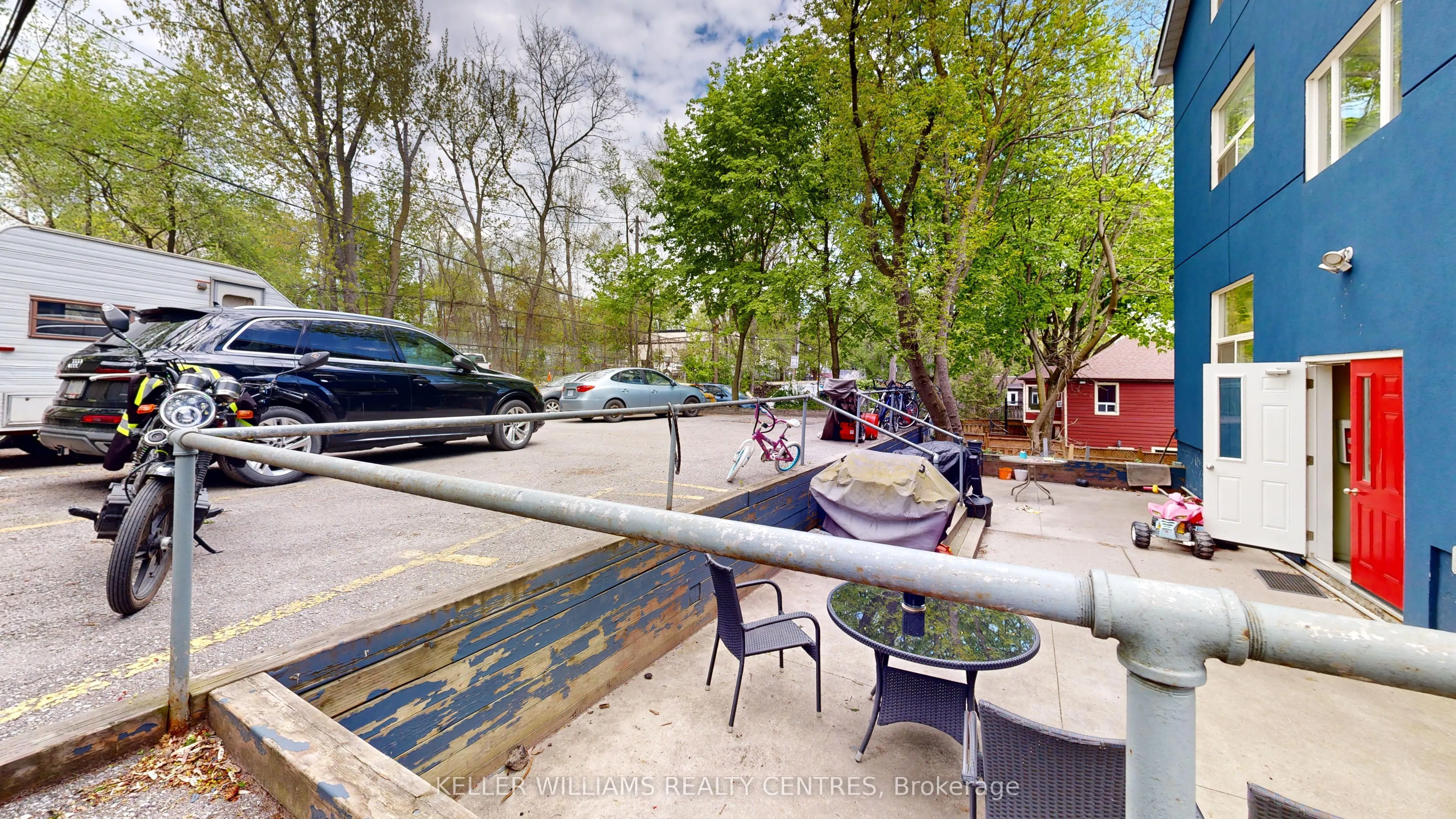 10 Ivy Avenue
