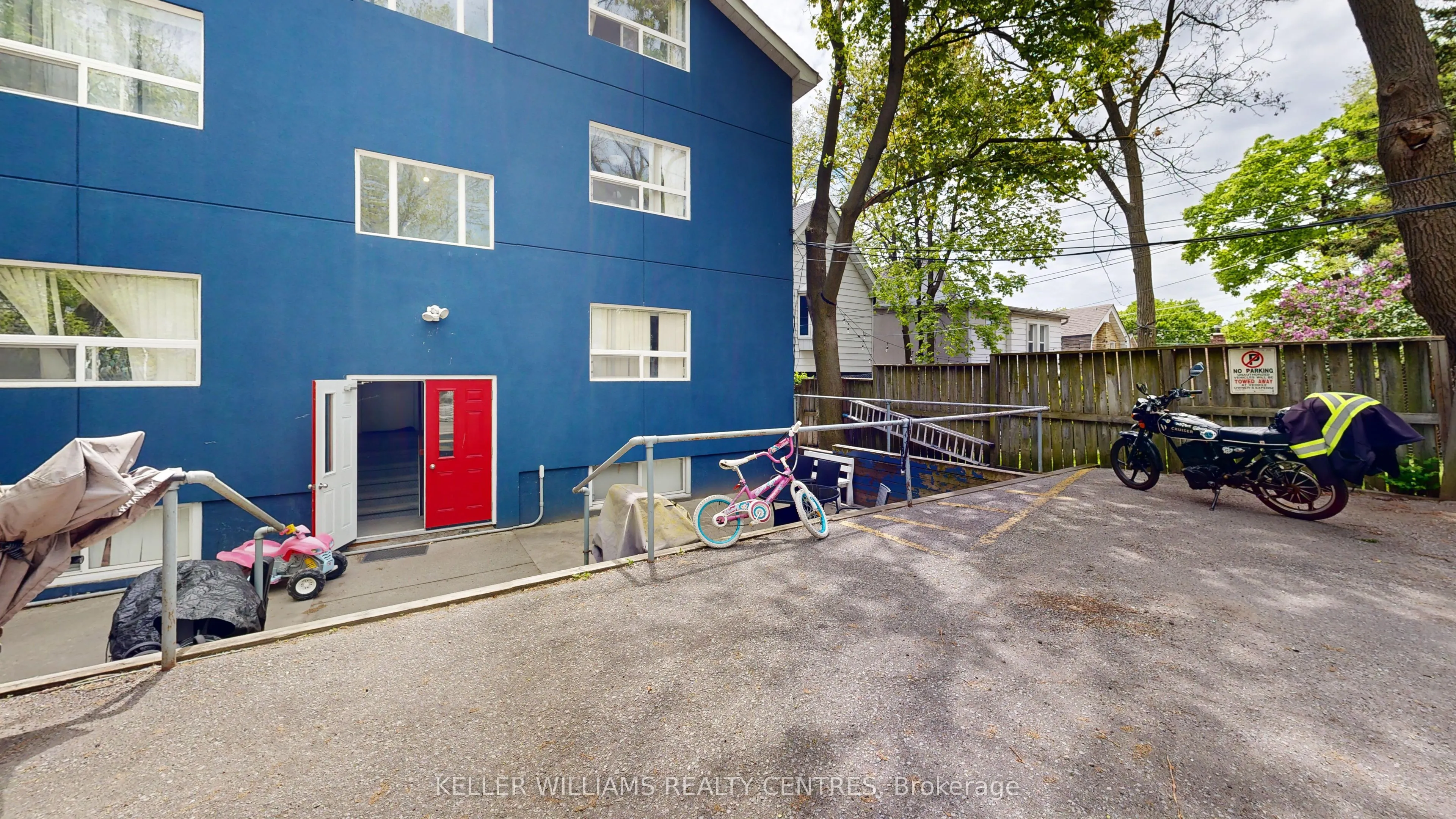 10 Ivy Avenue
