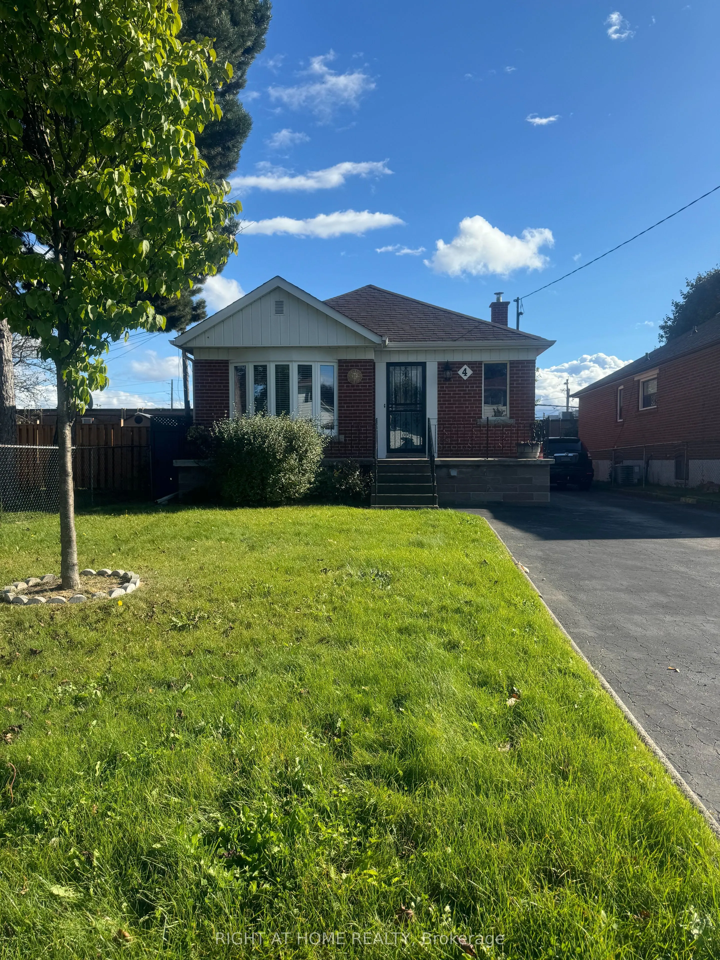 4 Waringstown Drive