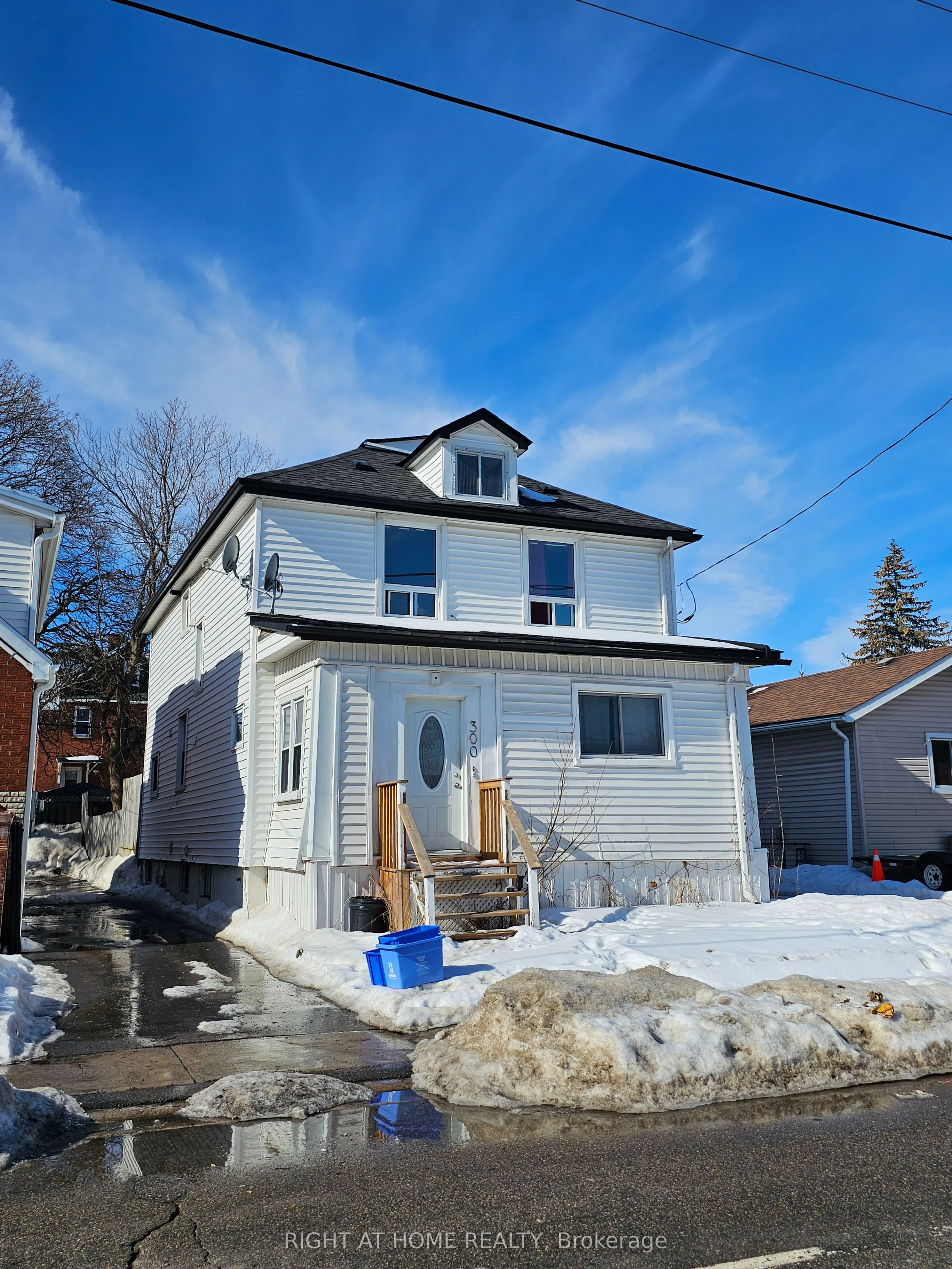 300 Albert Street, #Main