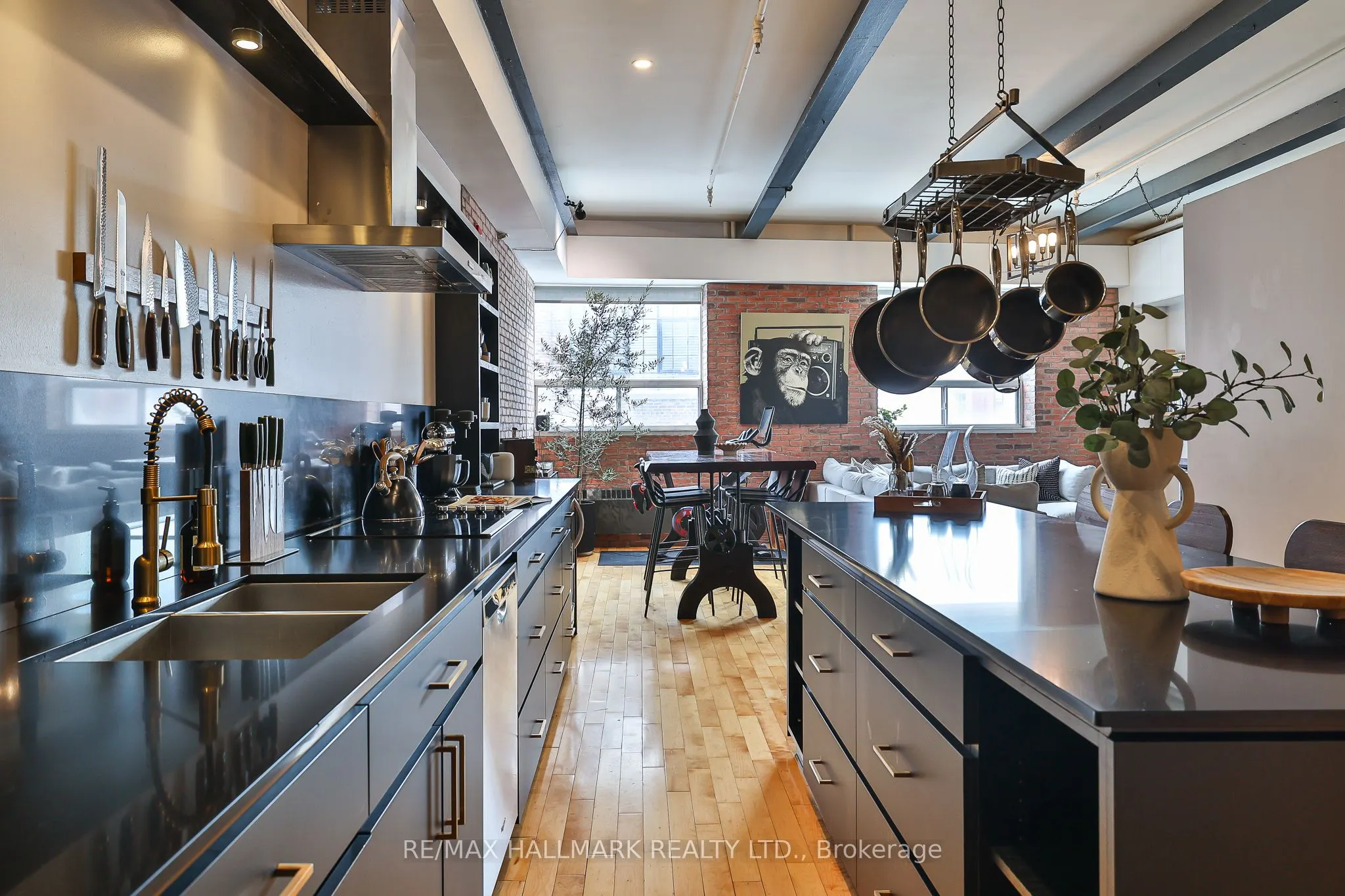 326 Carlaw Avenue, #215
