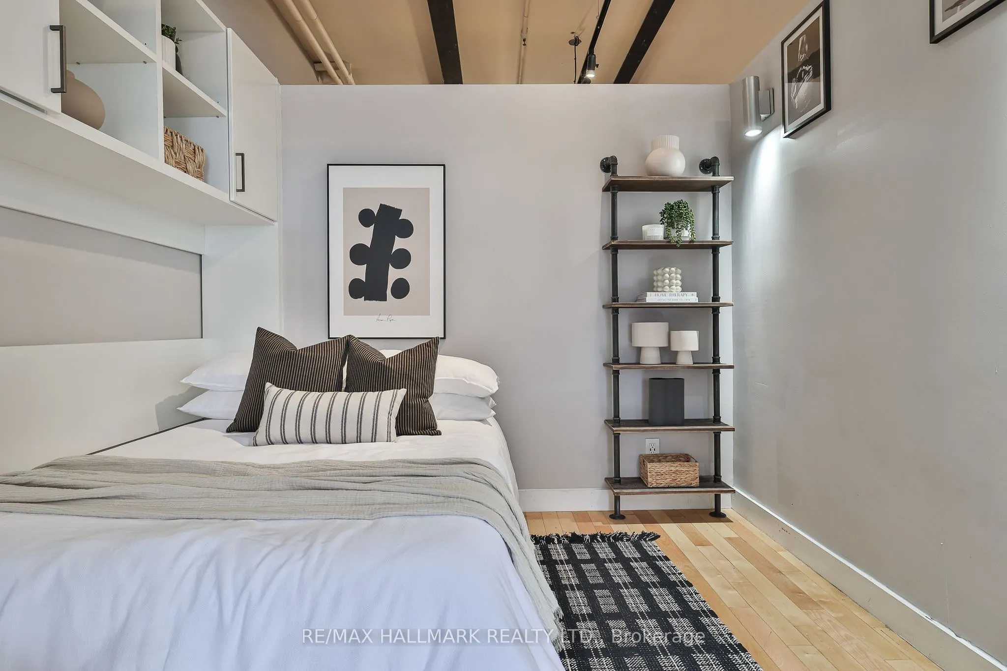 326 Carlaw Avenue, #215