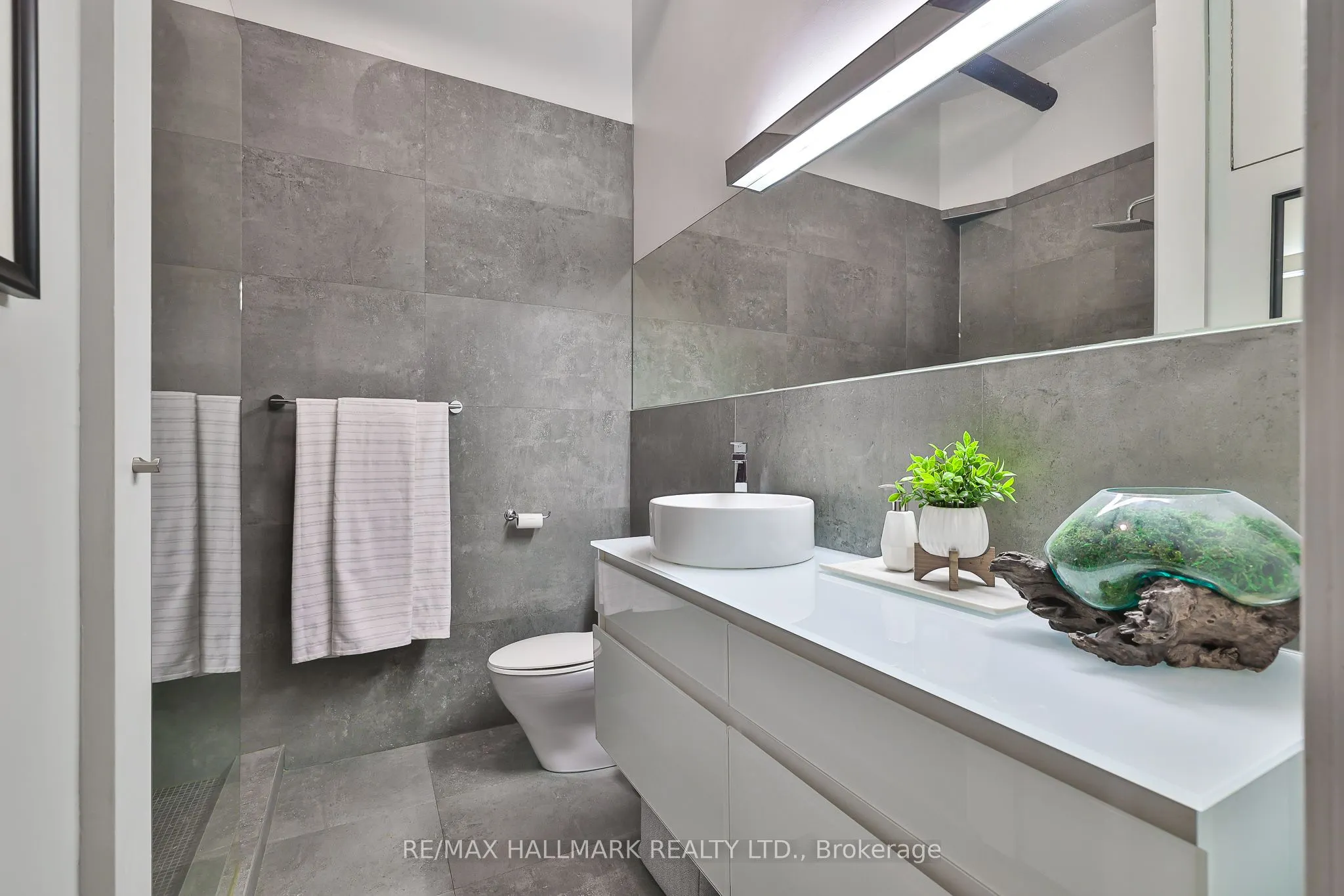 326 Carlaw Avenue, #215