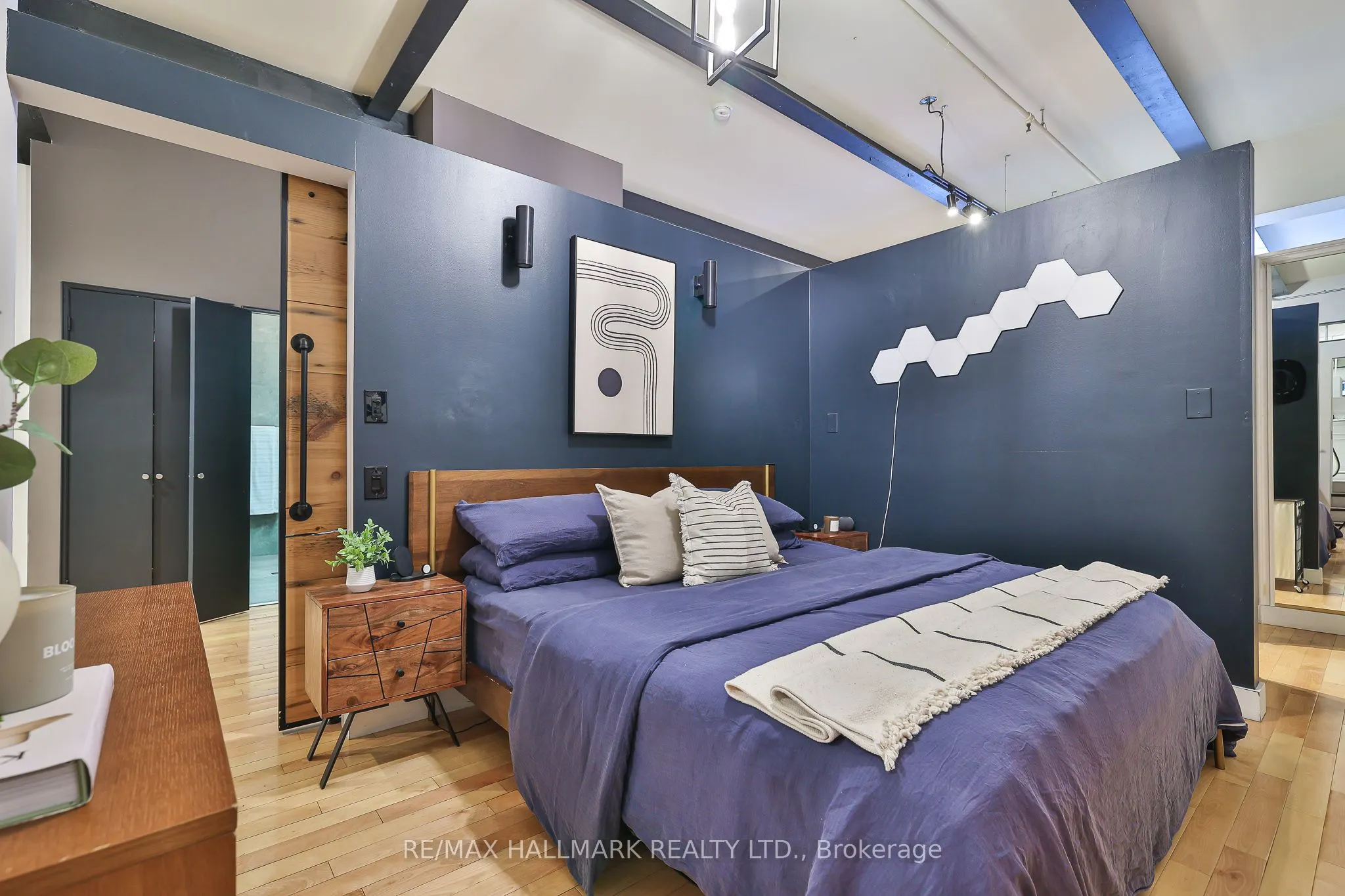 326 Carlaw Avenue, #215