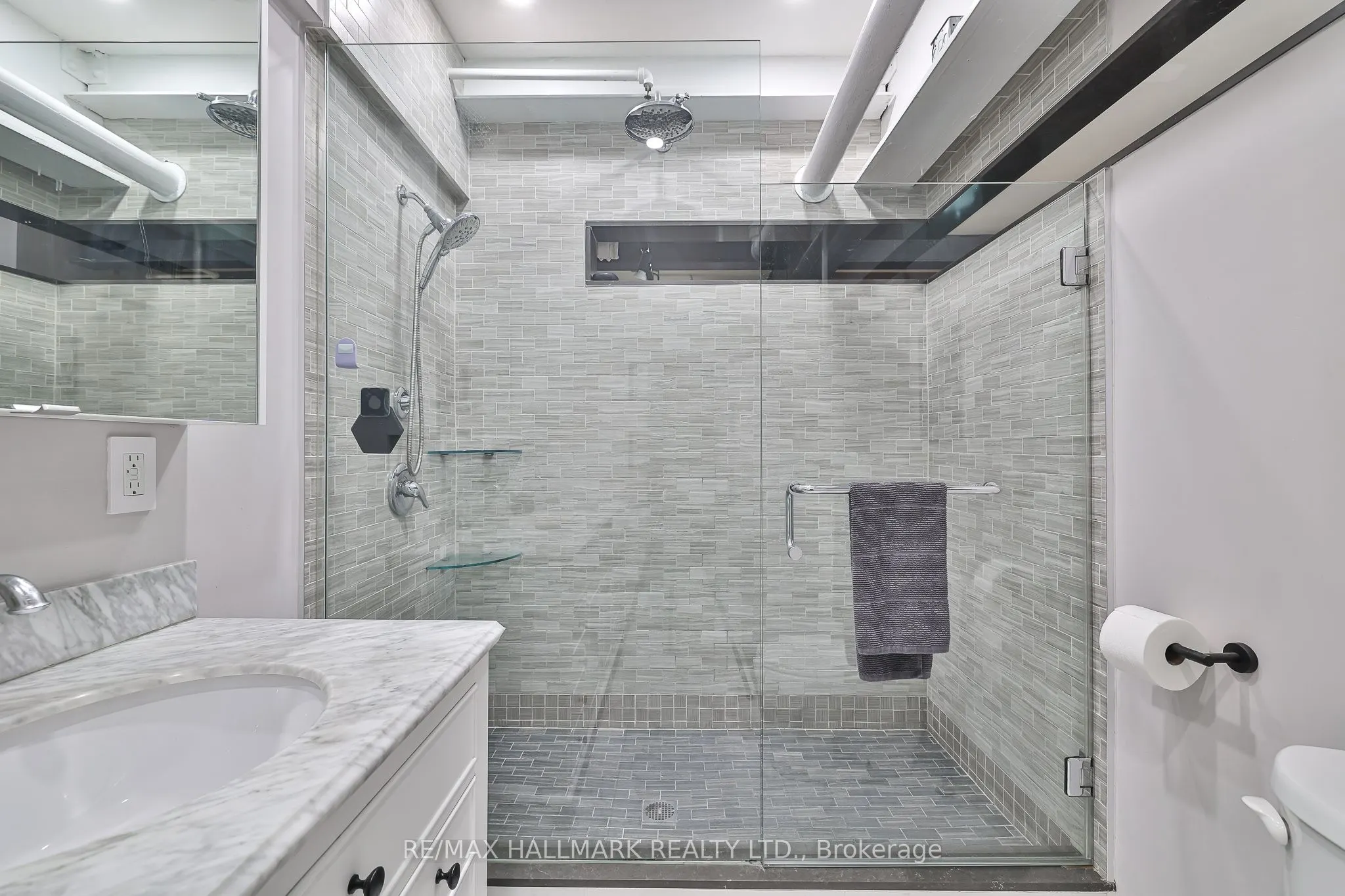 326 Carlaw Avenue, #215