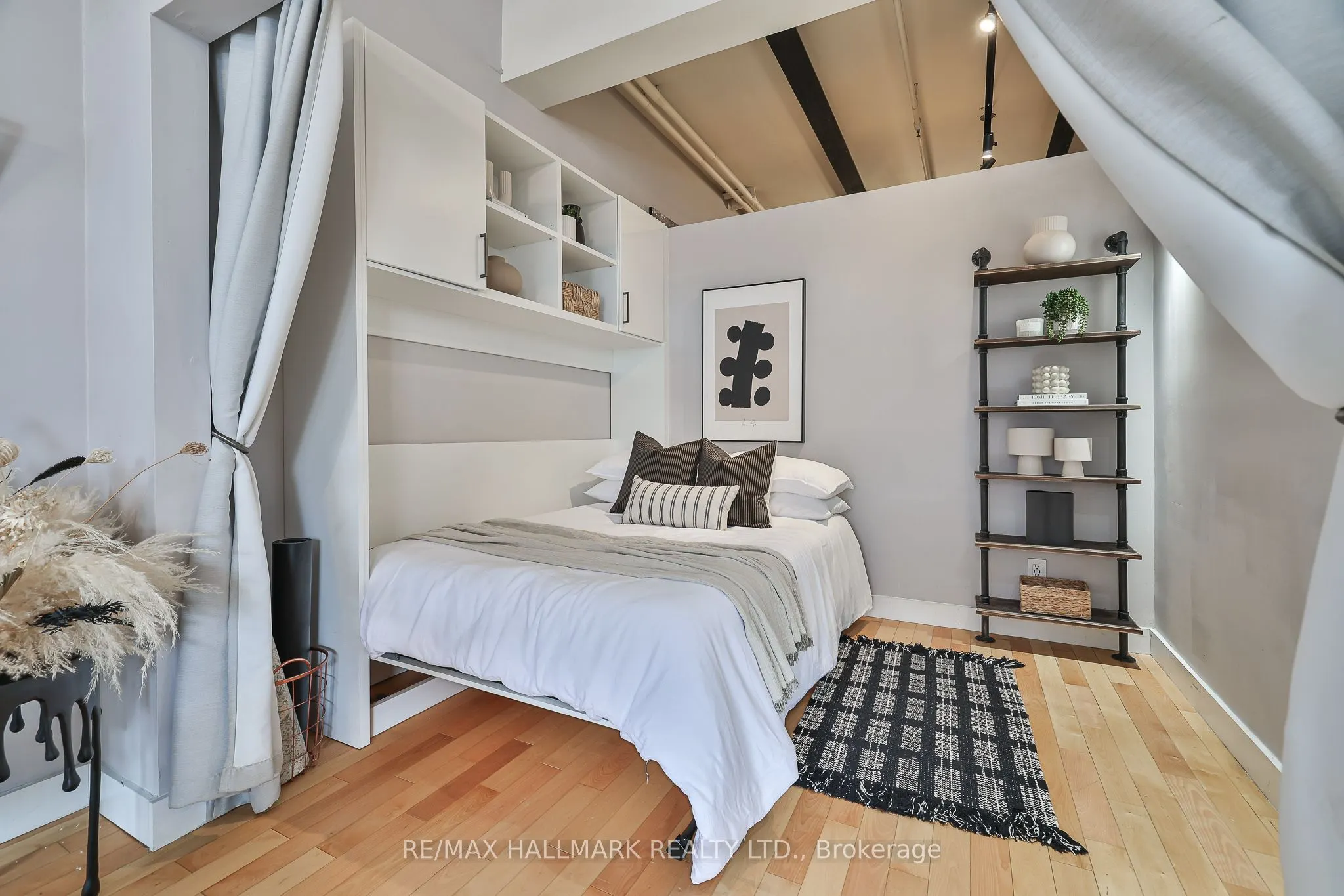326 Carlaw Avenue, #215