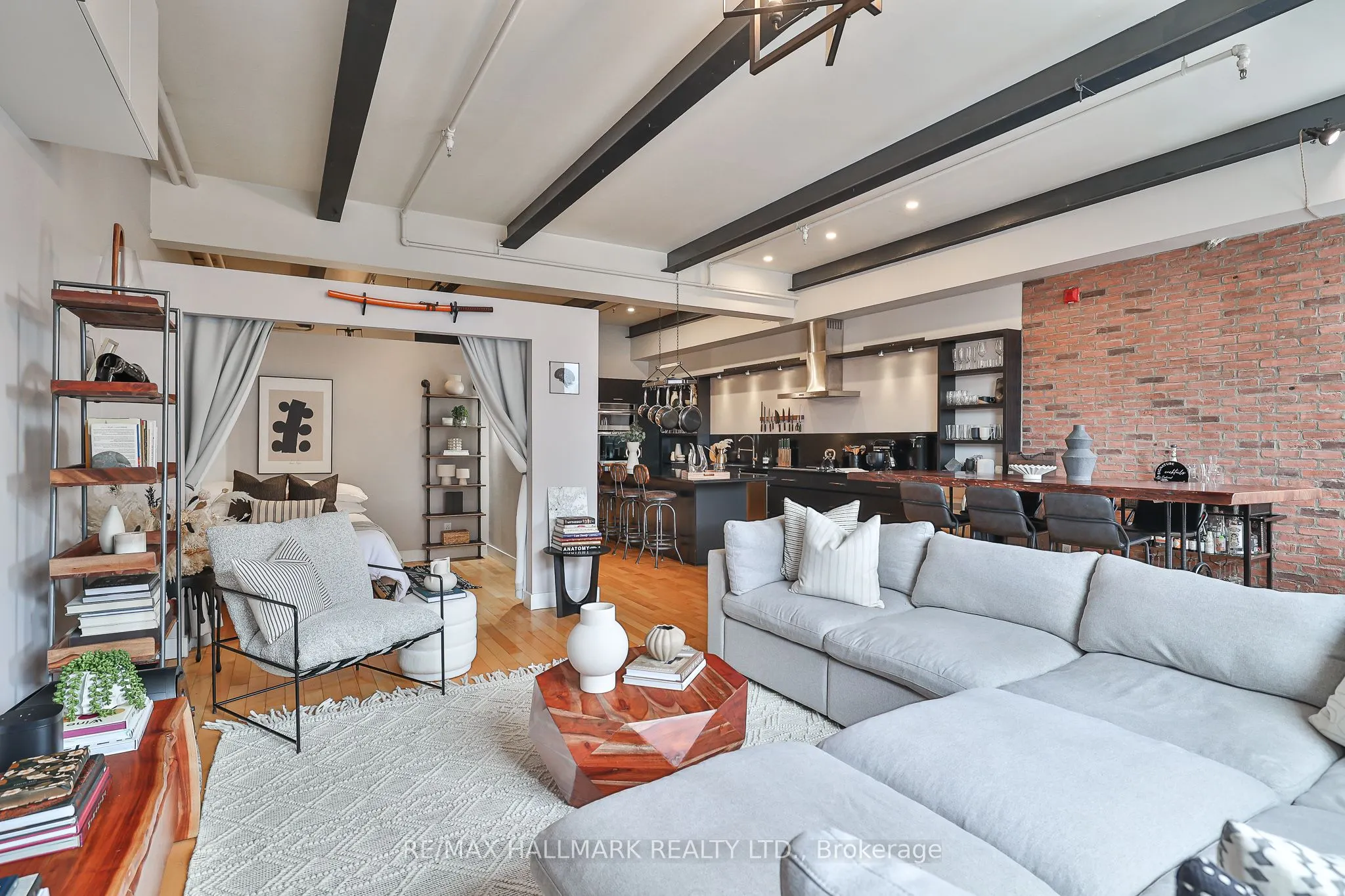 326 Carlaw Avenue, #215