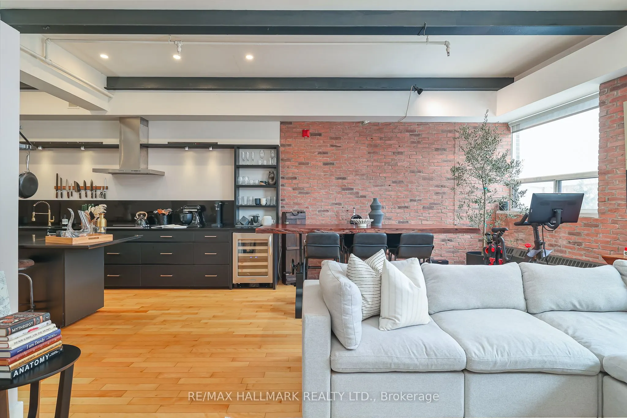 326 Carlaw Avenue, #215