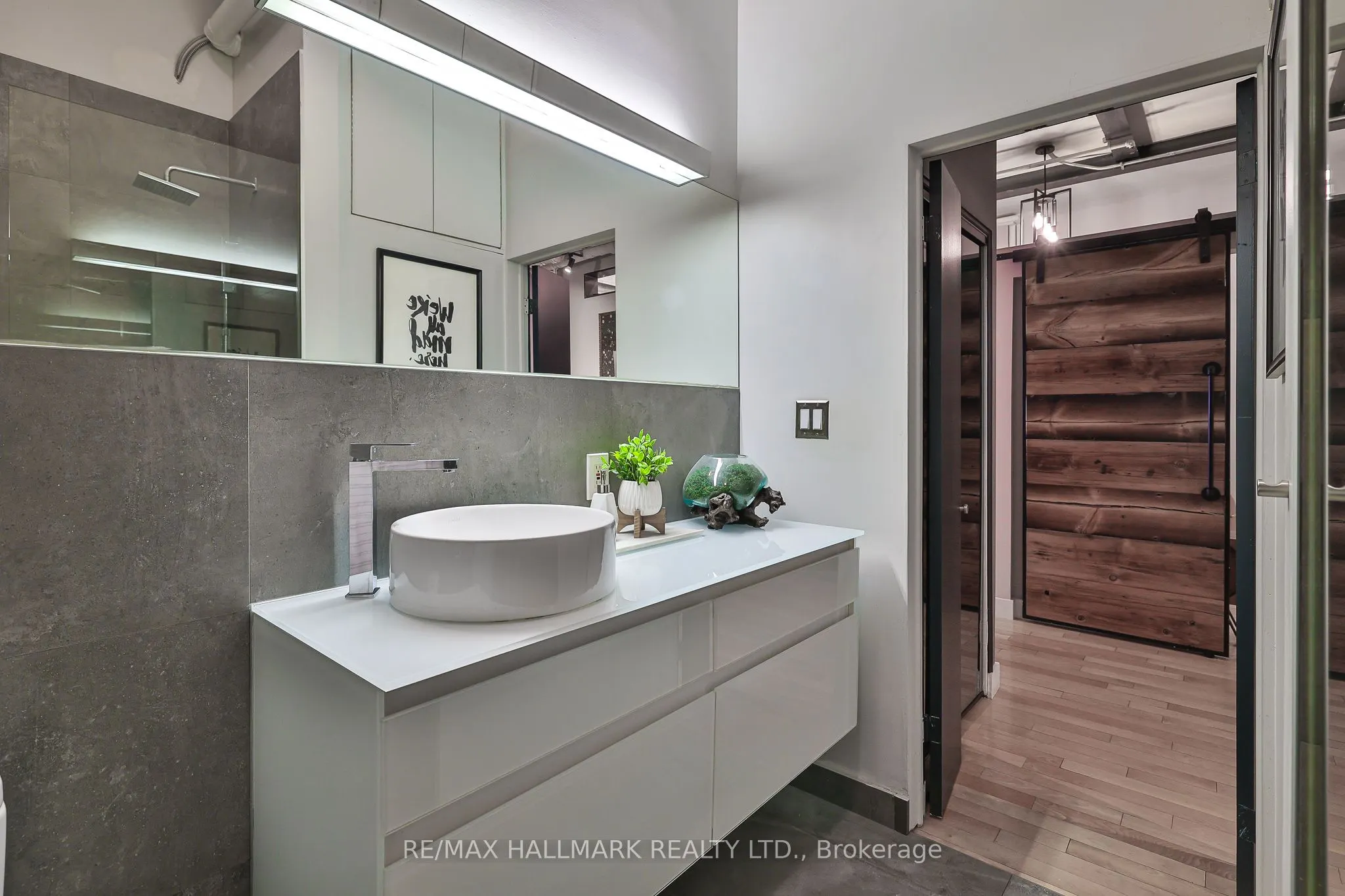 326 Carlaw Avenue, #215