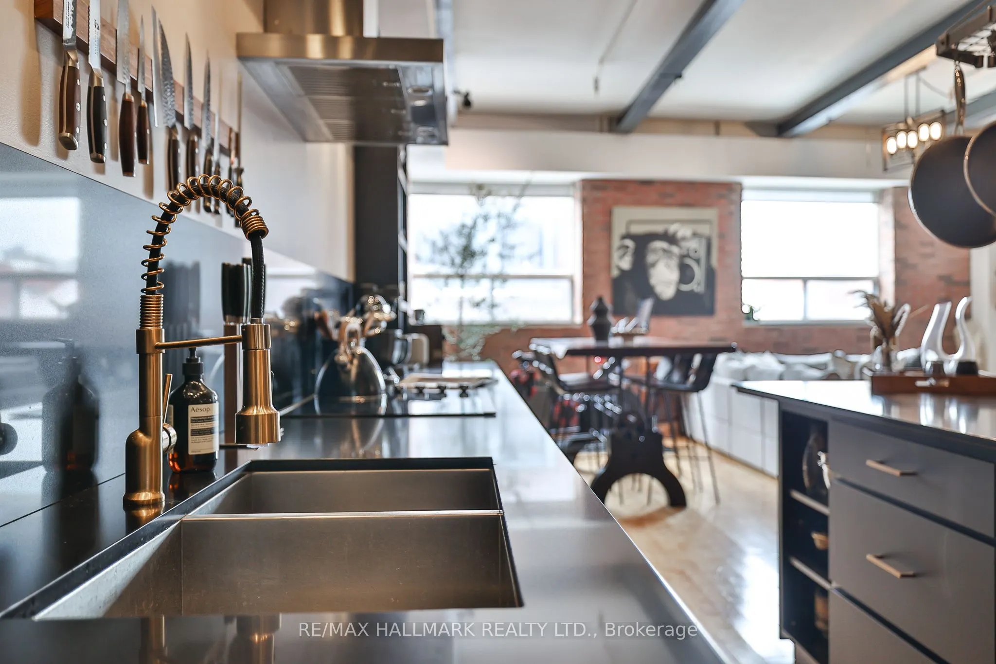 326 Carlaw Avenue, #215