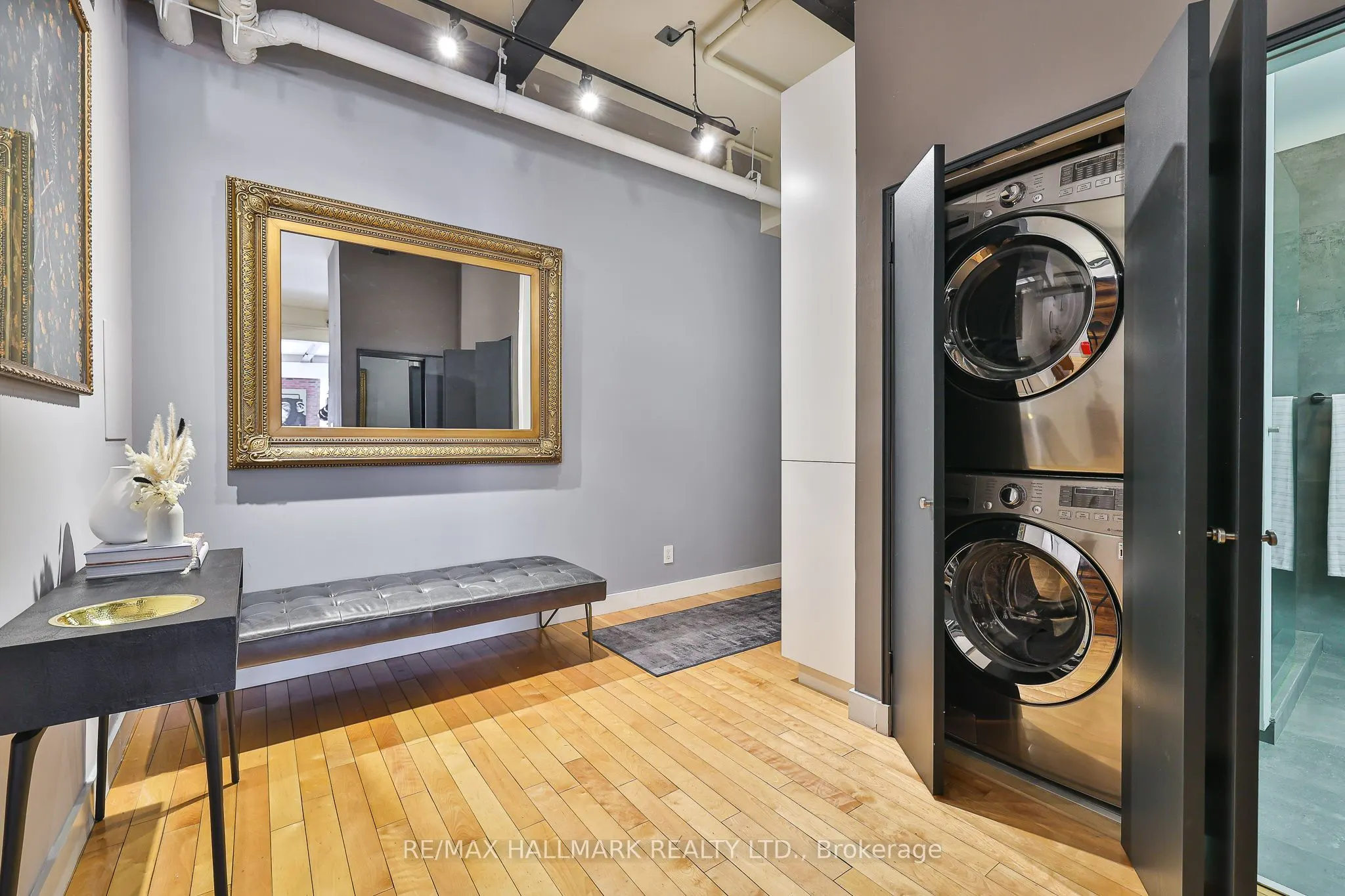 326 Carlaw Avenue, #215