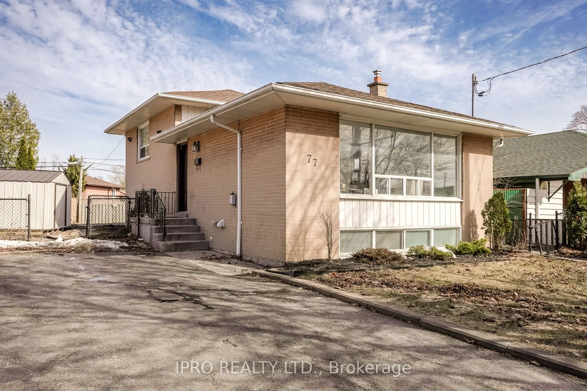 77 Milford Haven Drive E