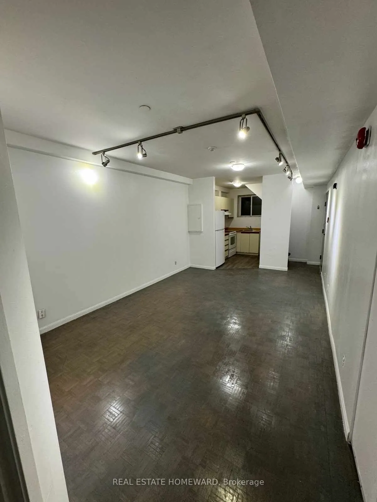 996 Queen Street E, #4