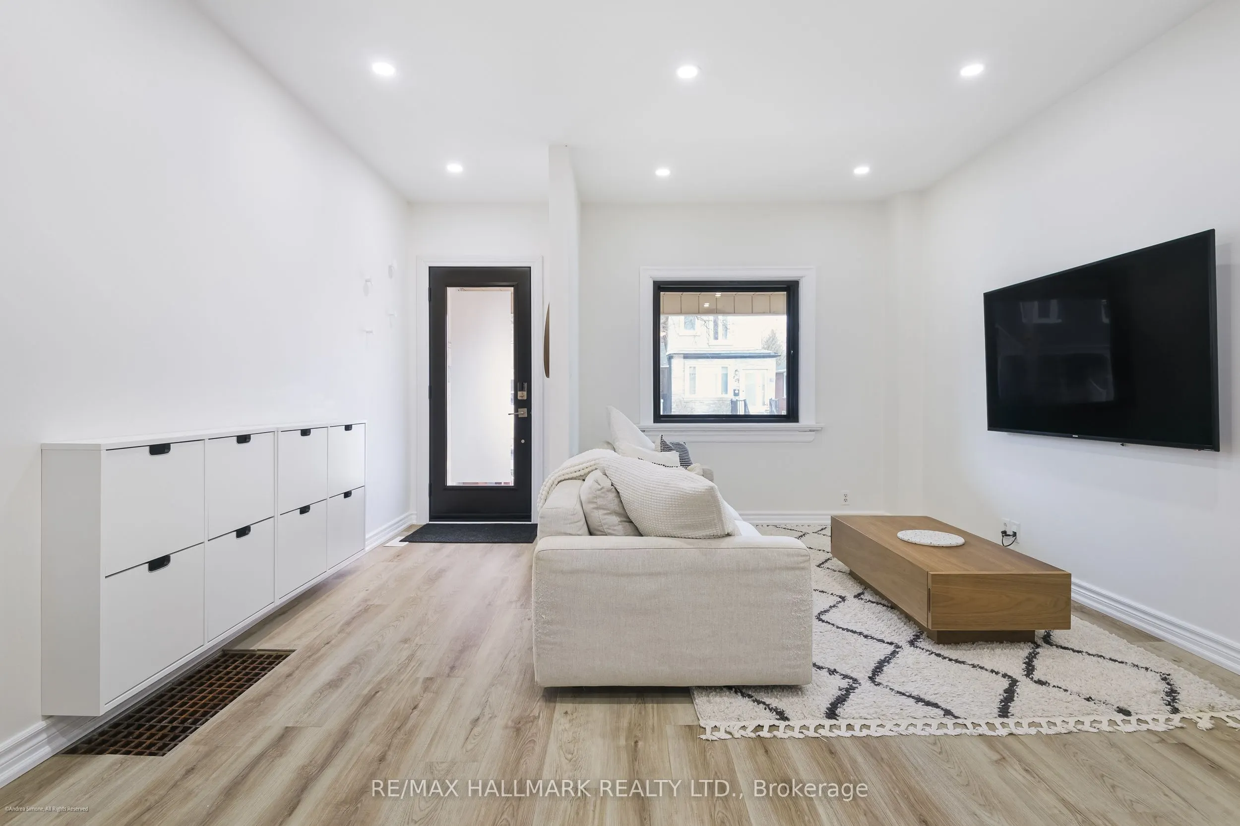 208 Cedarvale Avenue, #Main & Second