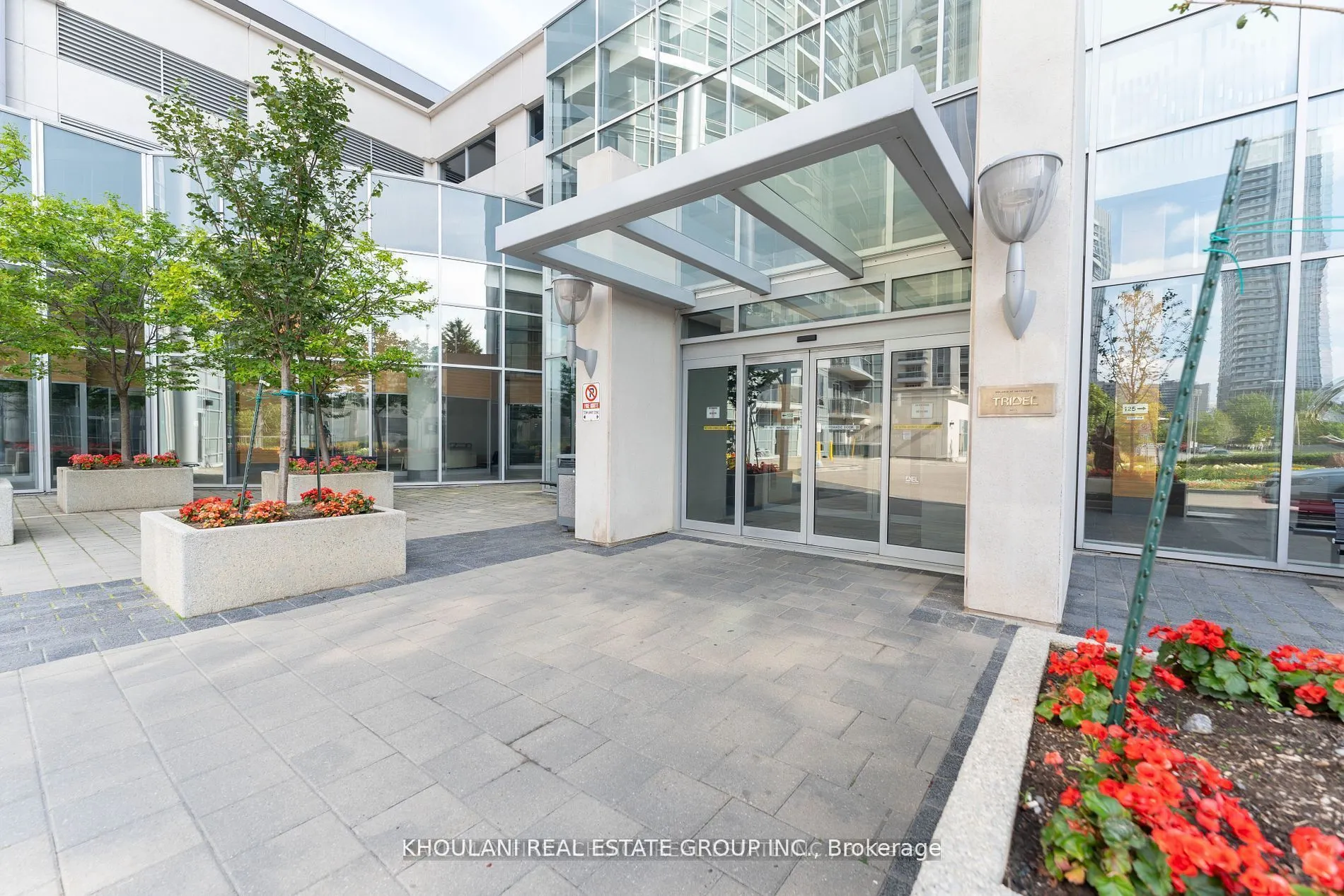 135 Village Green Square #3922