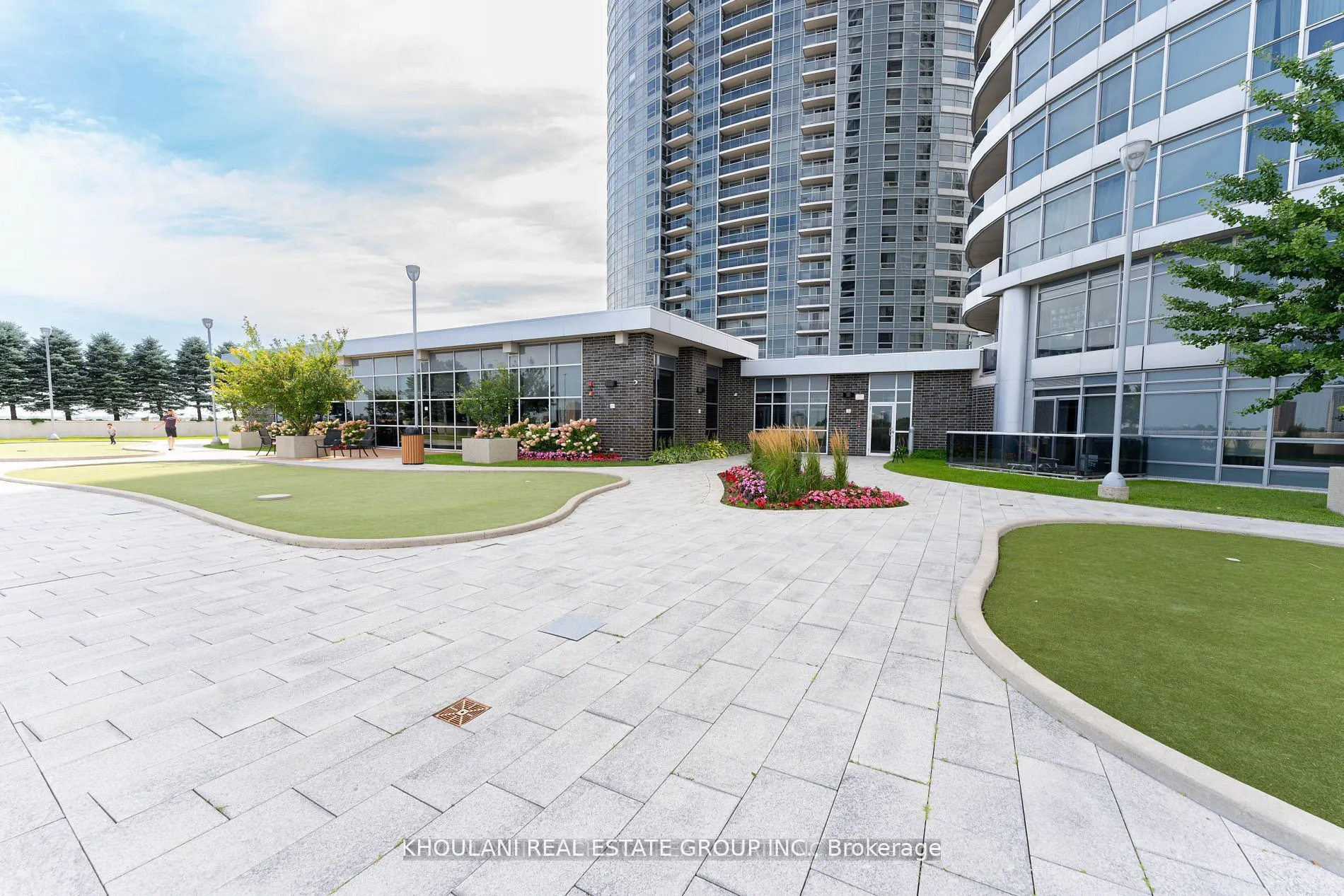 135 Village Green Square #3922