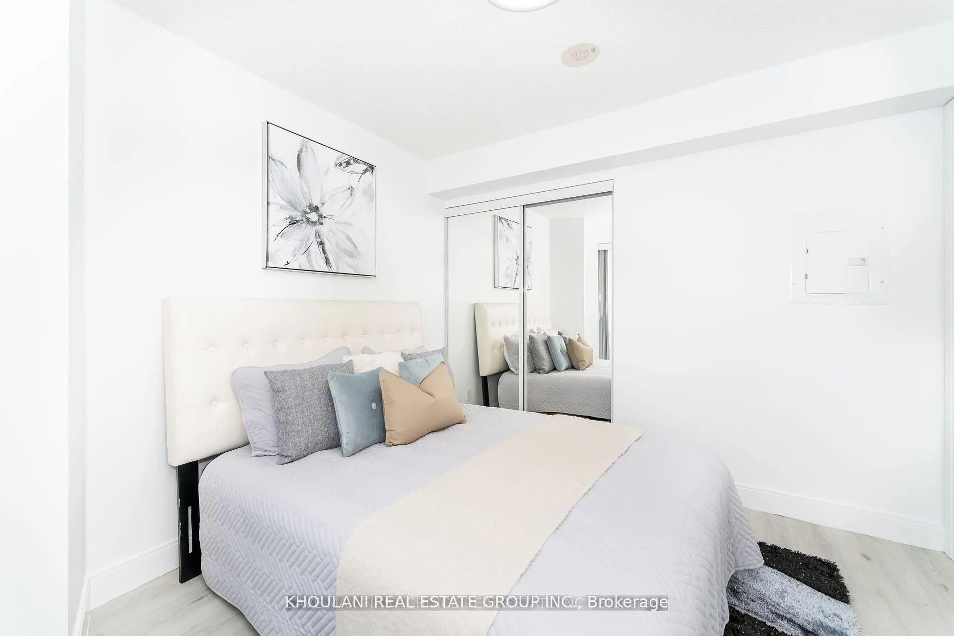 135 Village Green Square #3922
