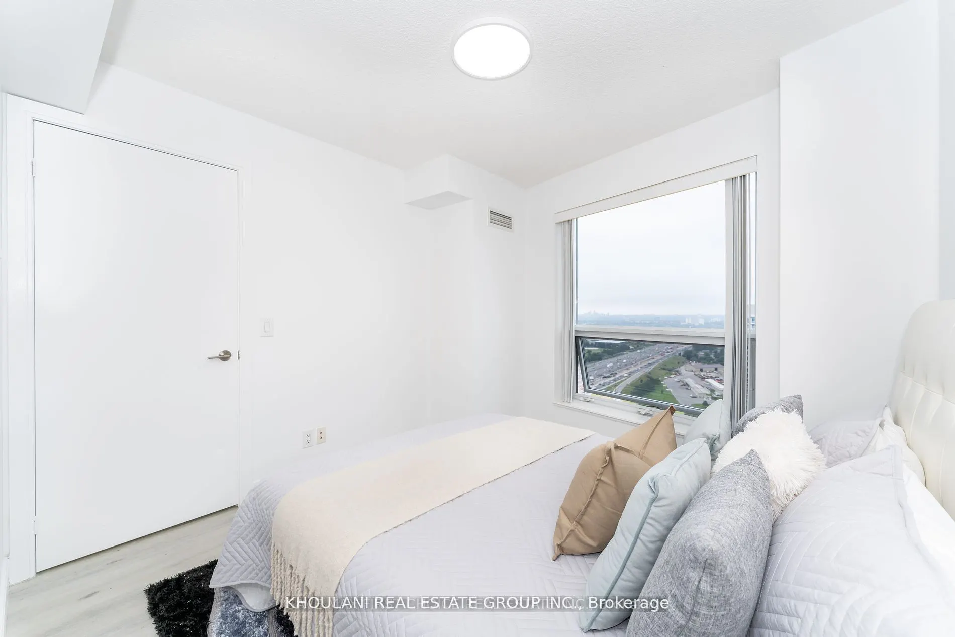 135 Village Green Square #3922
