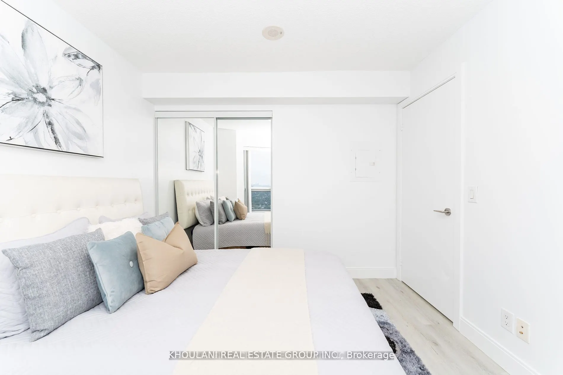 135 Village Green Square #3922