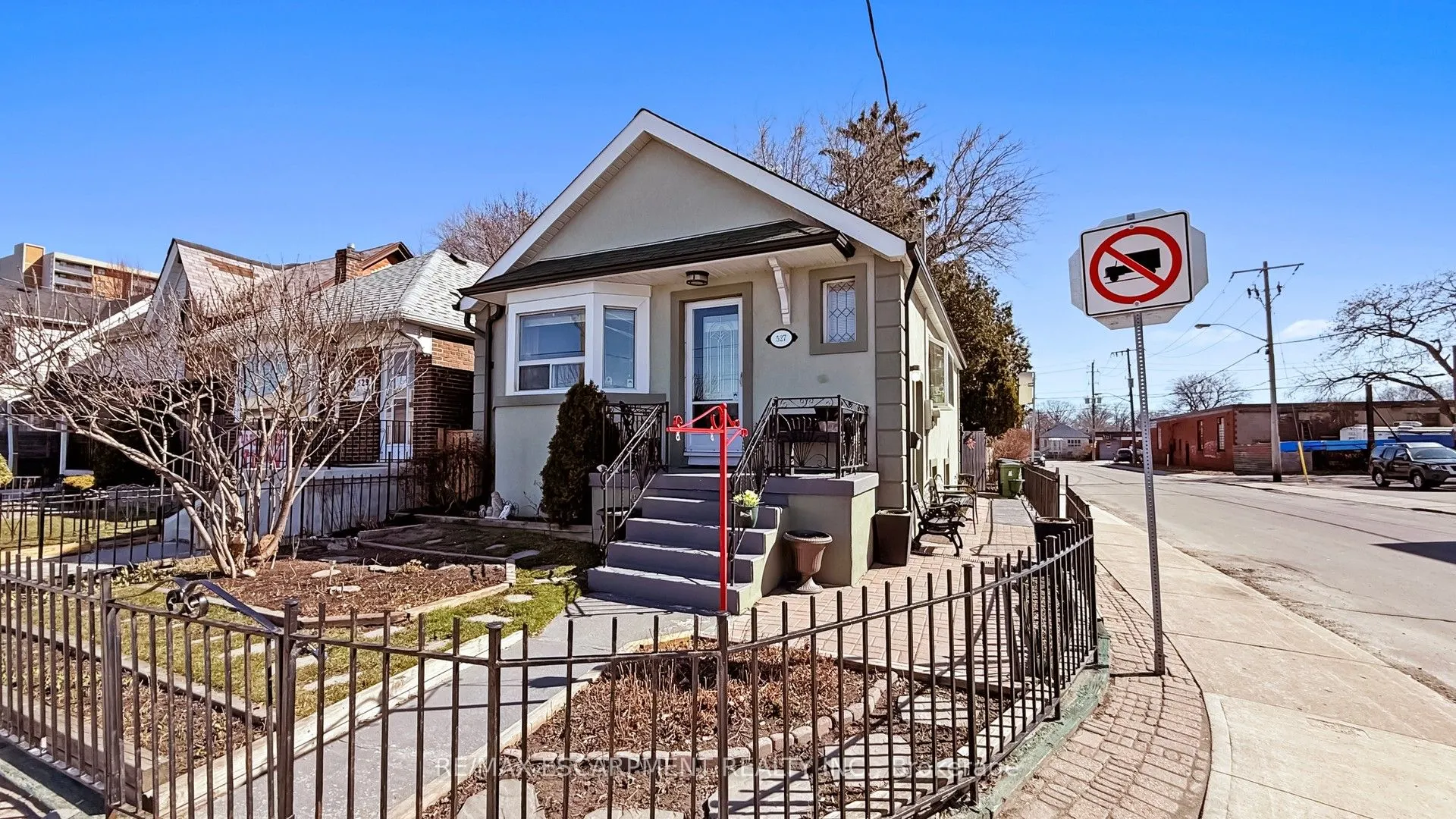 527 Victoria Park Avenue