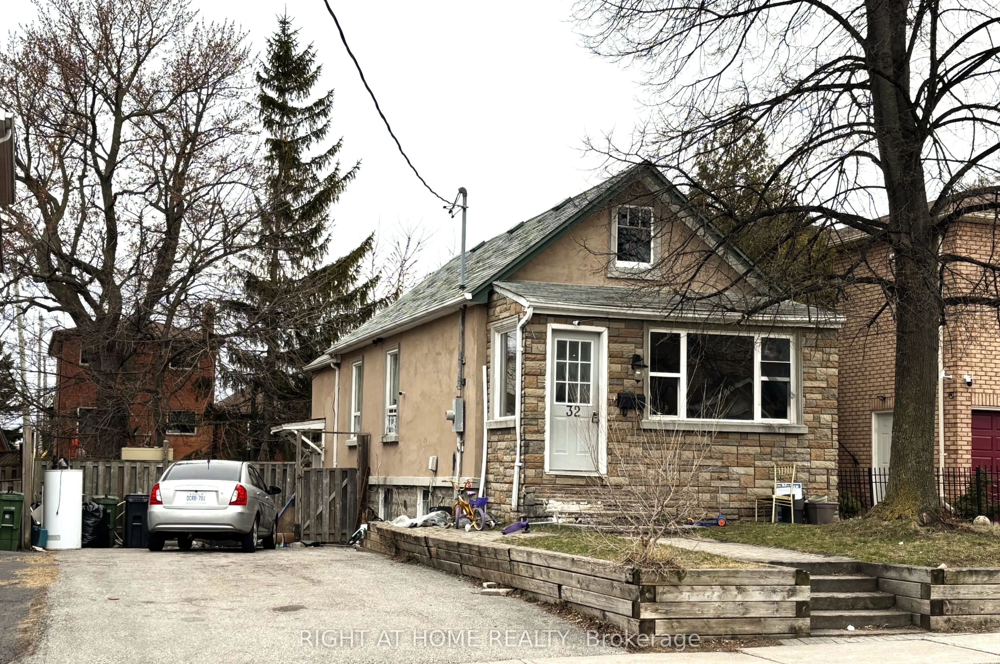 32 Aylesworth Avenue