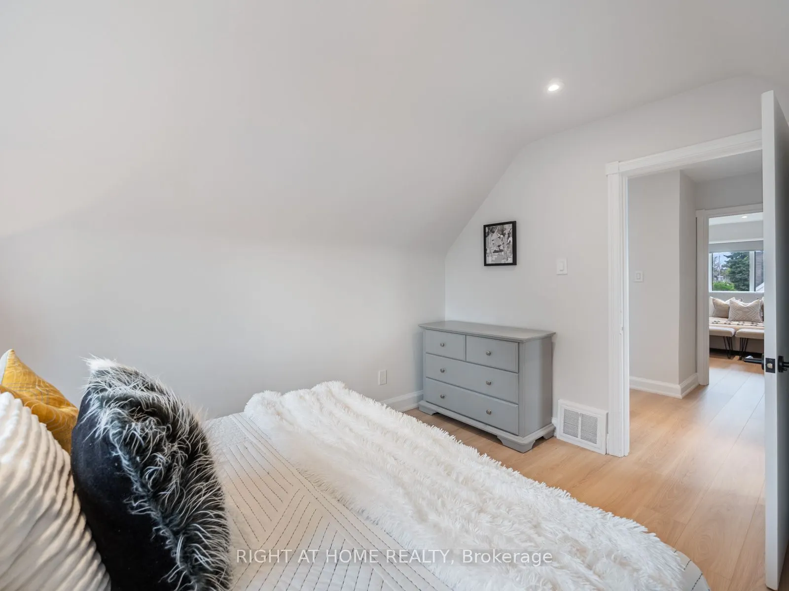 49 Amsterdam Avenue