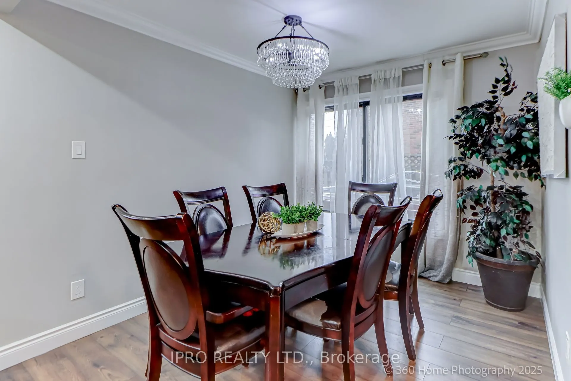 109 Thickson Road S