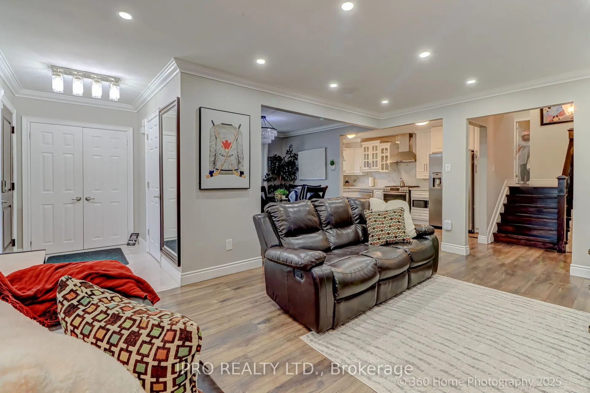 109 Thickson Road S