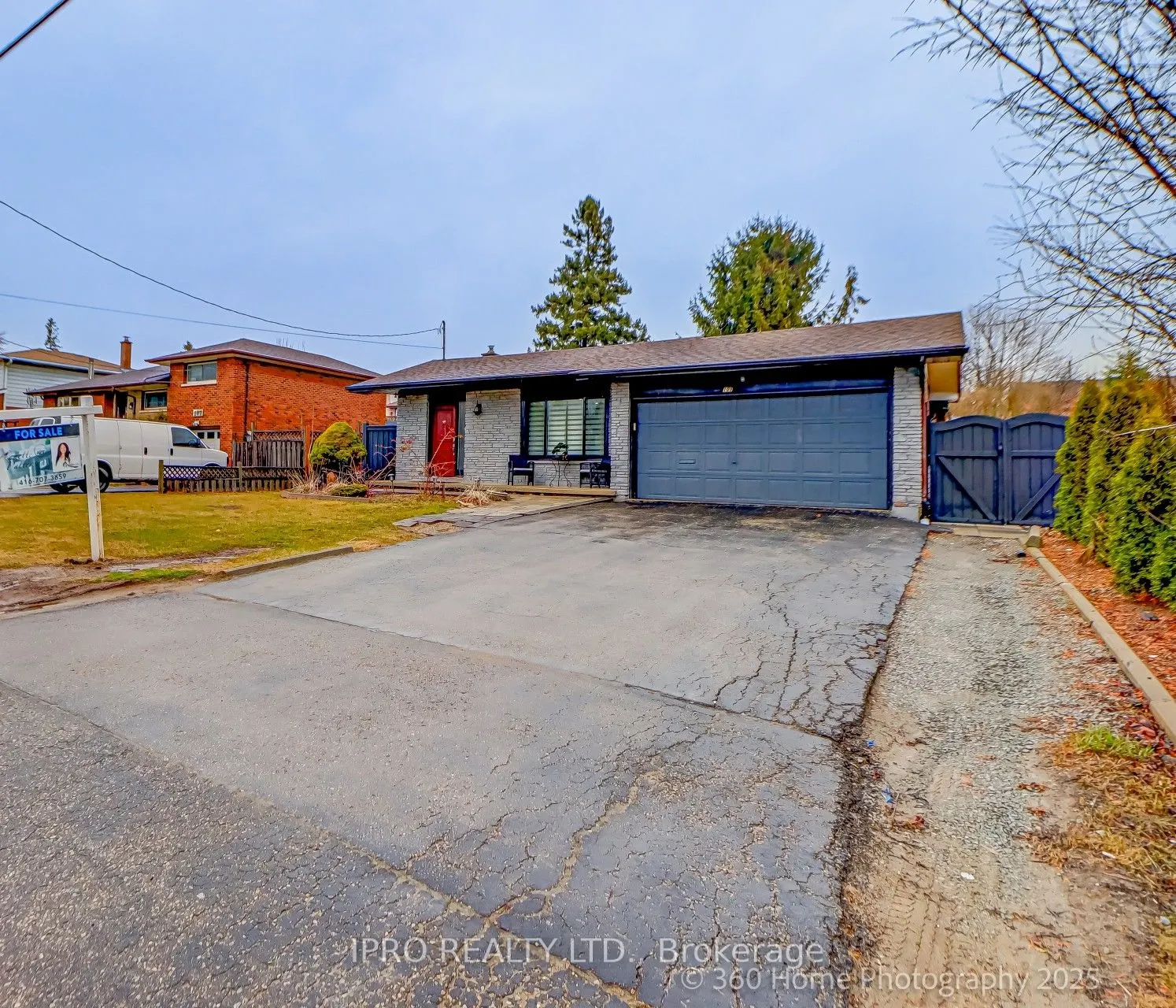 109 Thickson Road S